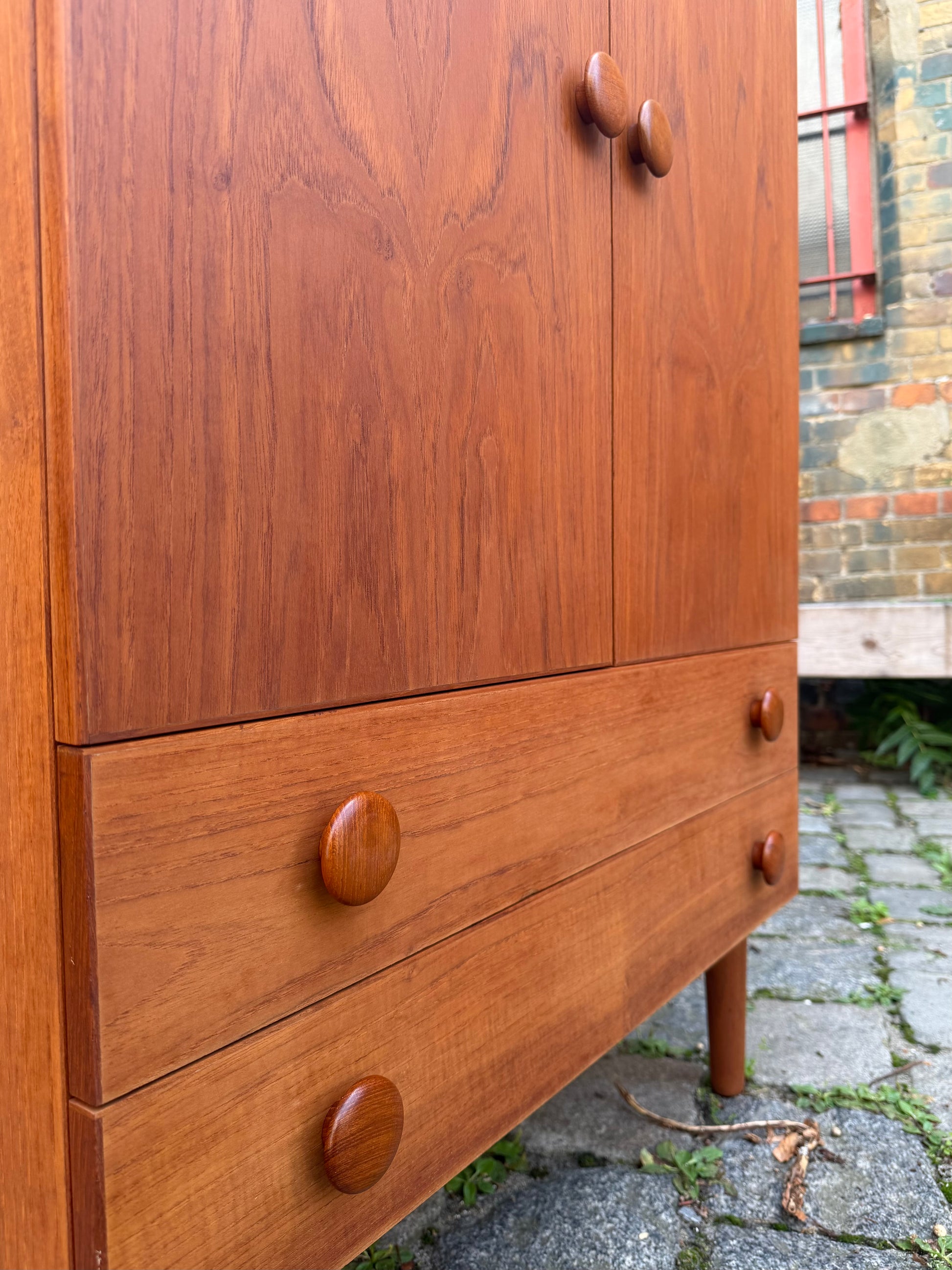 Schrank Teak mit runden Griffen aus Dänemark