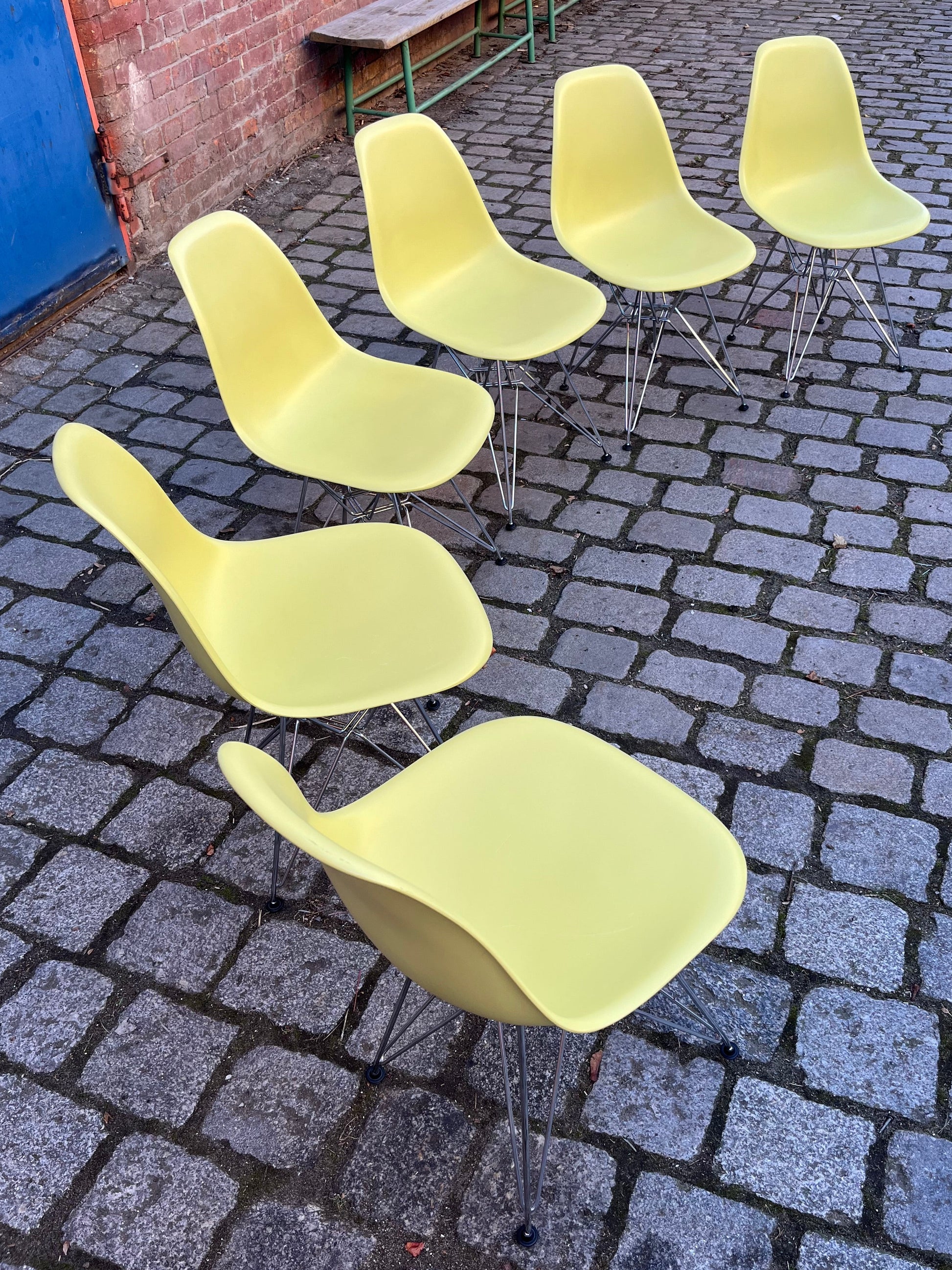 Plastic Side Chair DSR limettengrün Chrom von Ray & Charles Eames für Vitra