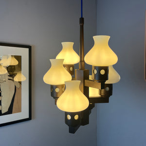 Kronleuchter dunkelbraun weiß Holz Opalglas von Vitrika