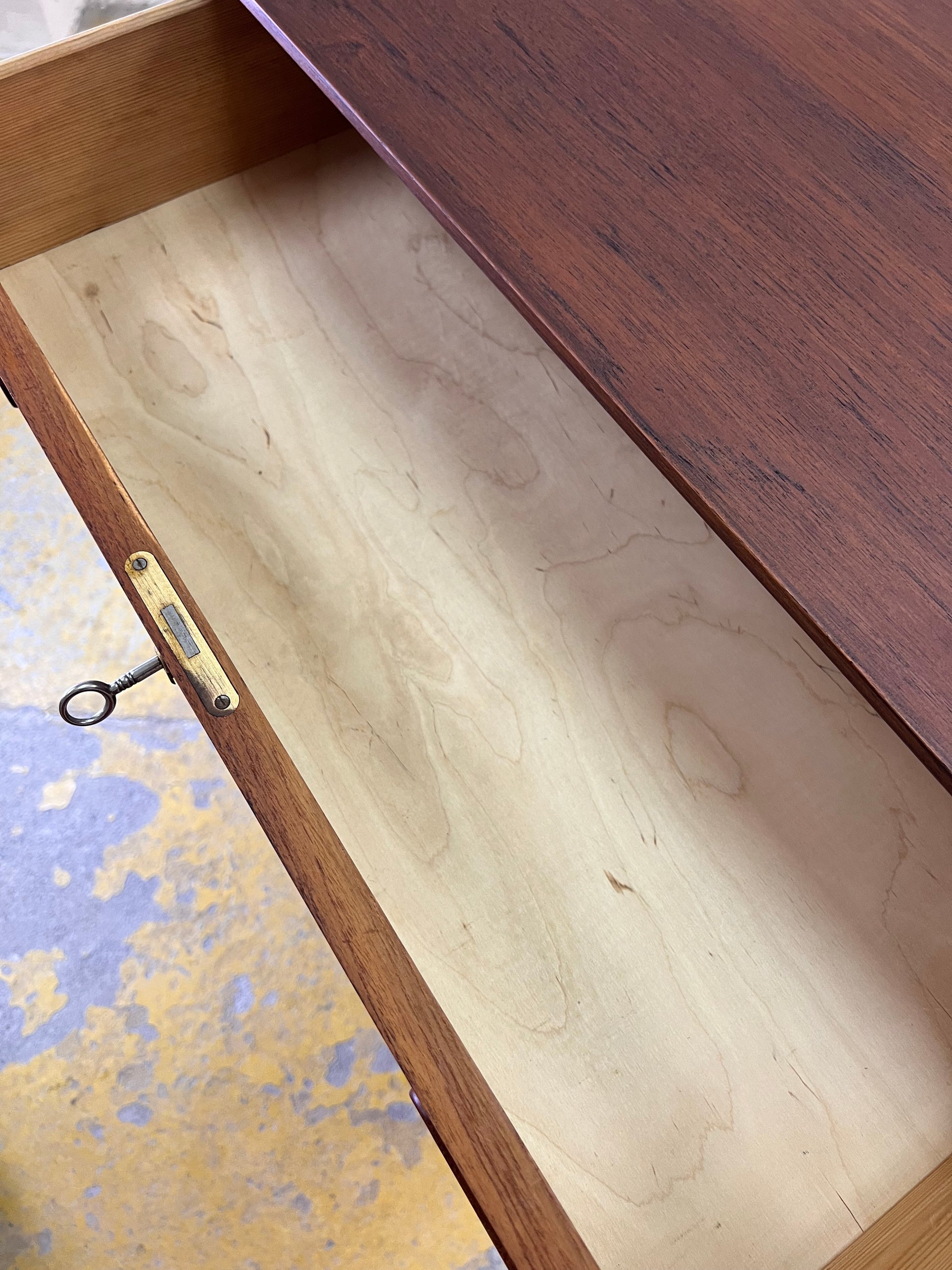 Kommode Teak mit Schloss aus Dänemark