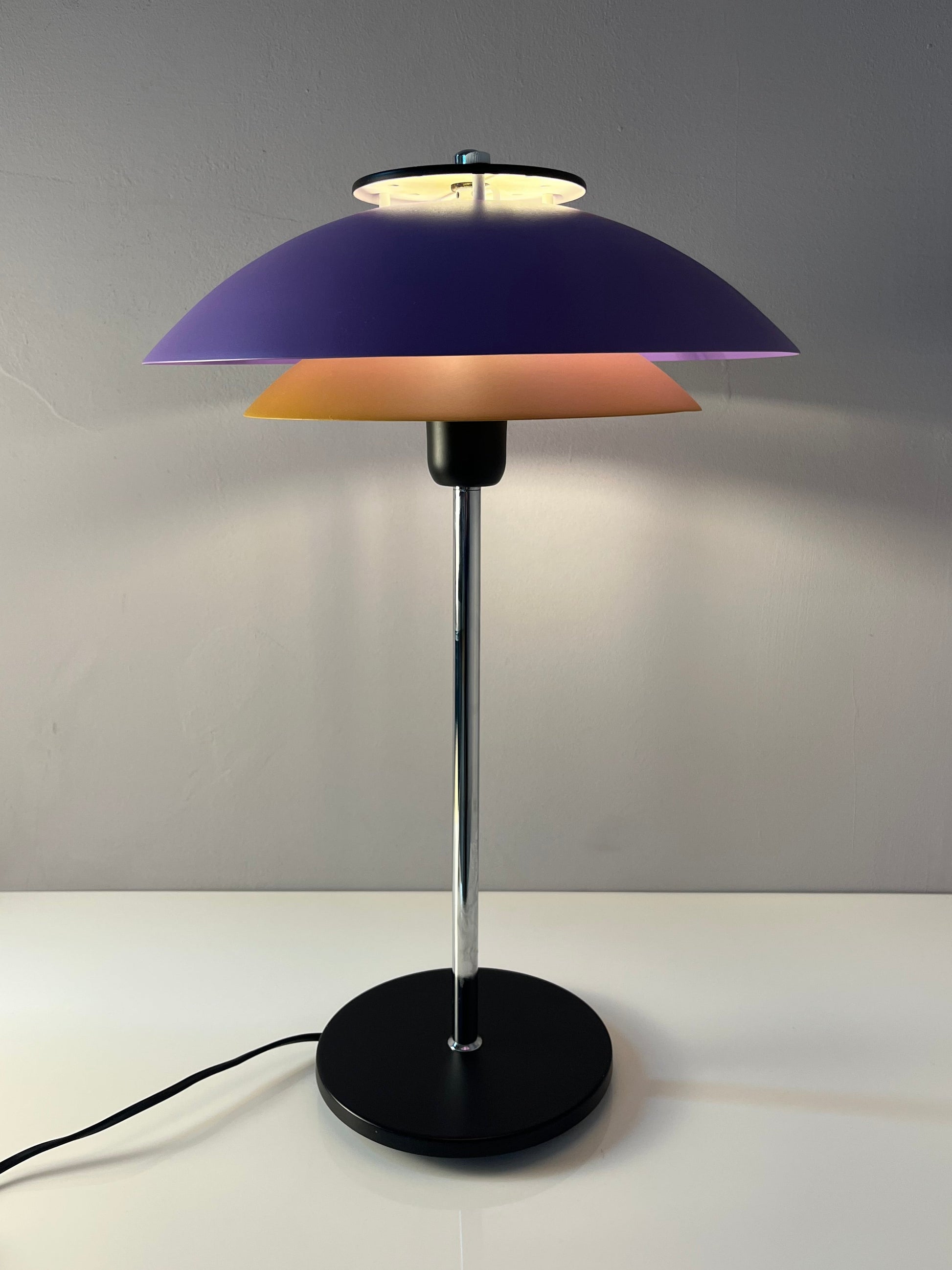Tischlampe neu lackiert lila ocker aus Dänemark
