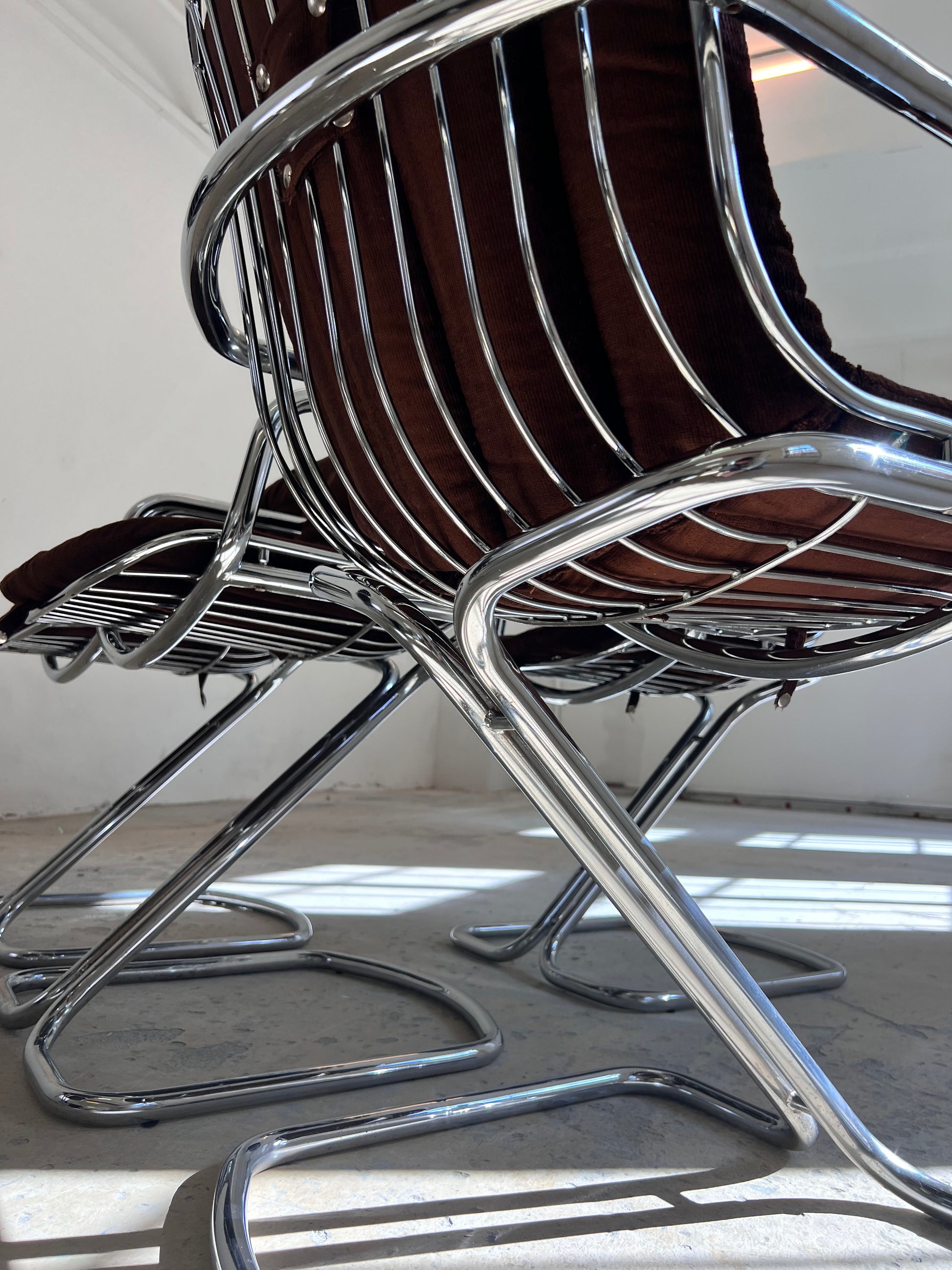 Freischwinger Chrom mit braunem Sitzkissen von Gastone Rinaldi für Rima