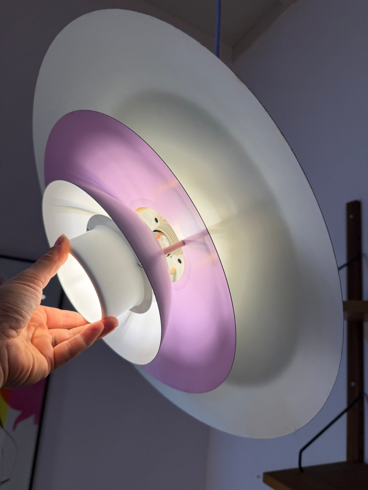 Lamellenlampe weiß lila von Formlight