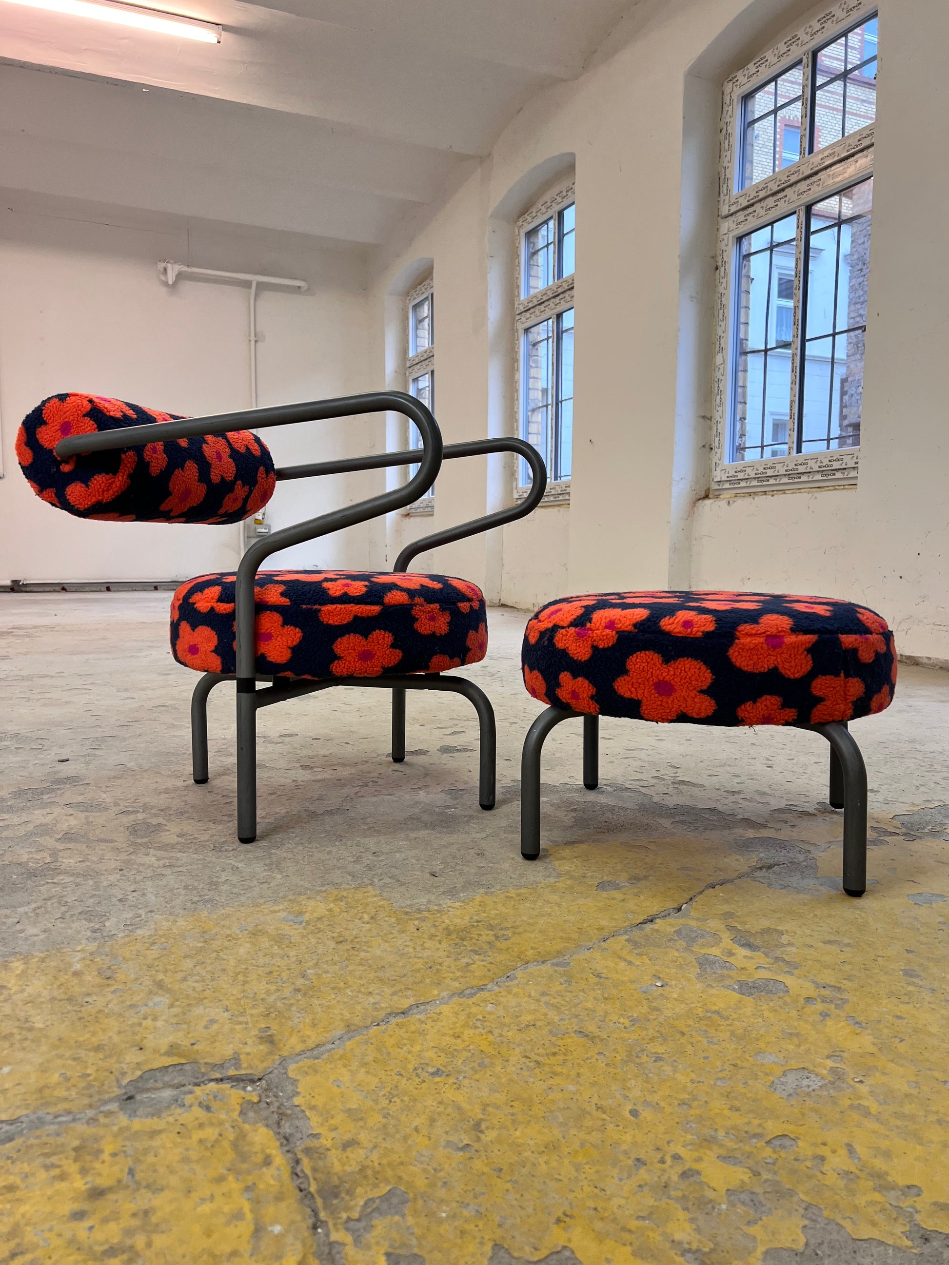 Set: Sessel & Hocker neu gepolstert aus der Serie The Natural Choice von Innovation Randers