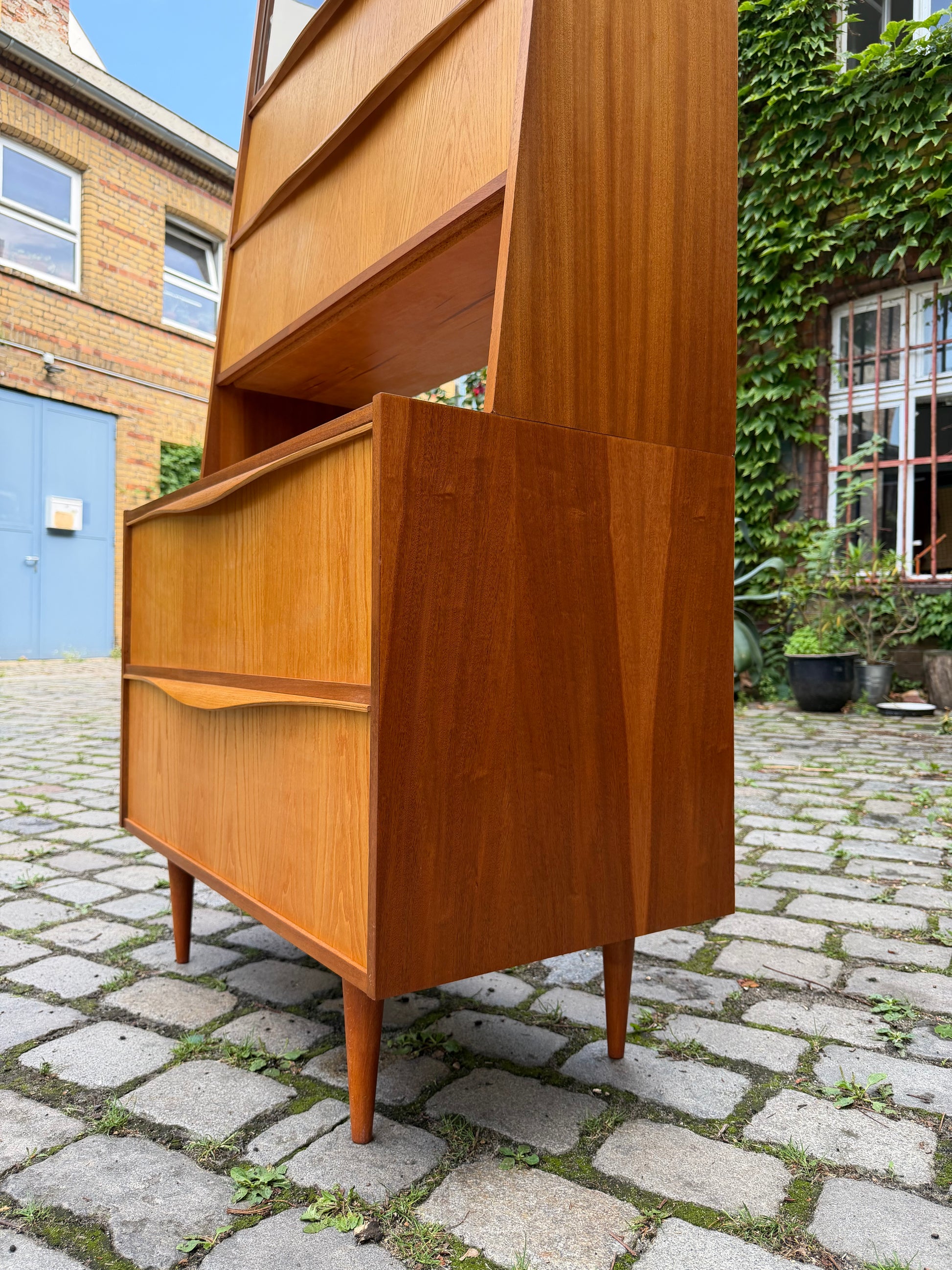 Schrank mit Klappfächern & Vitrine von VEB Möbelindustrie Halle