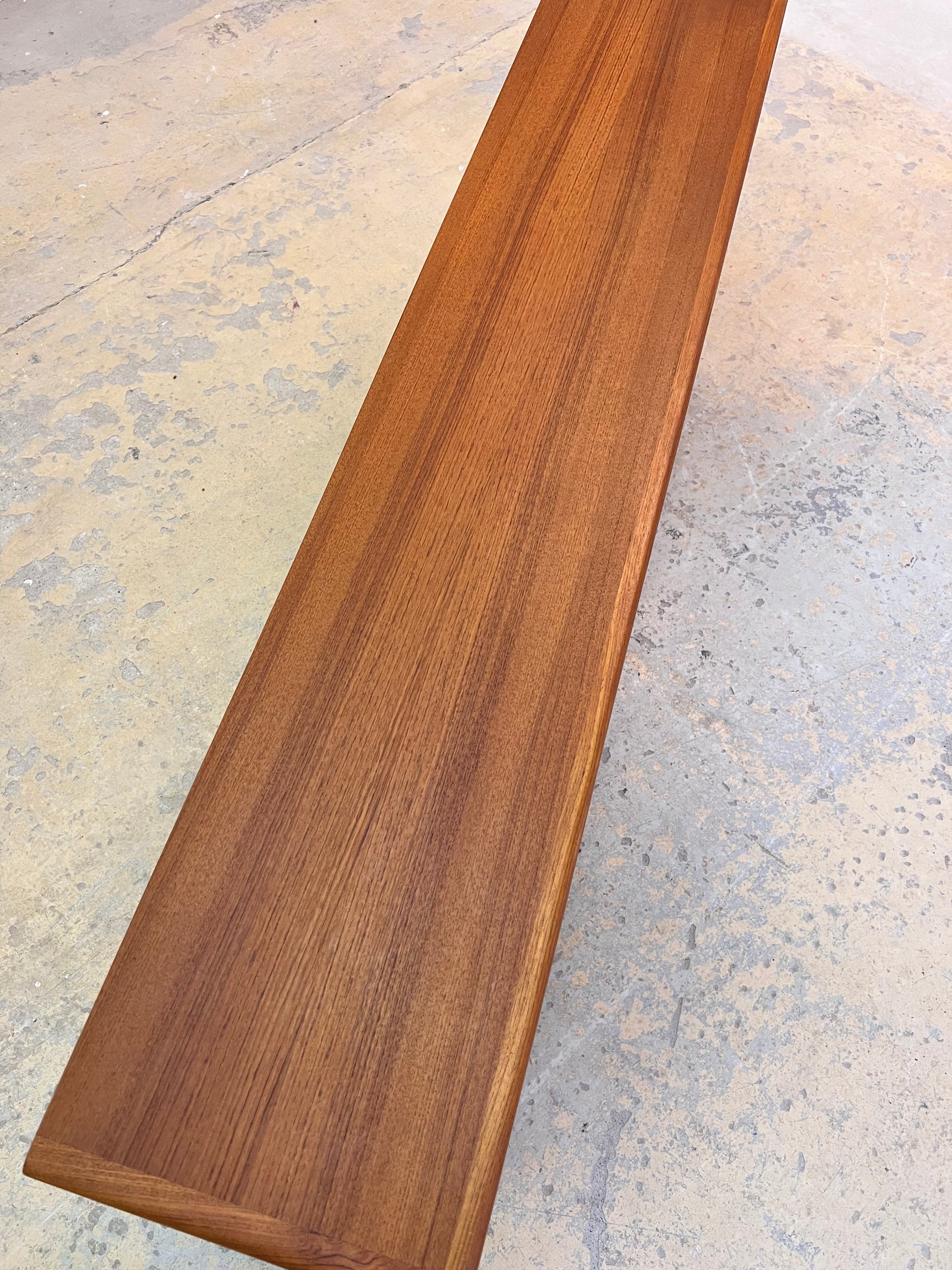 Sideboard Vitrine Teak mit Chromfüßen von Dyrlund