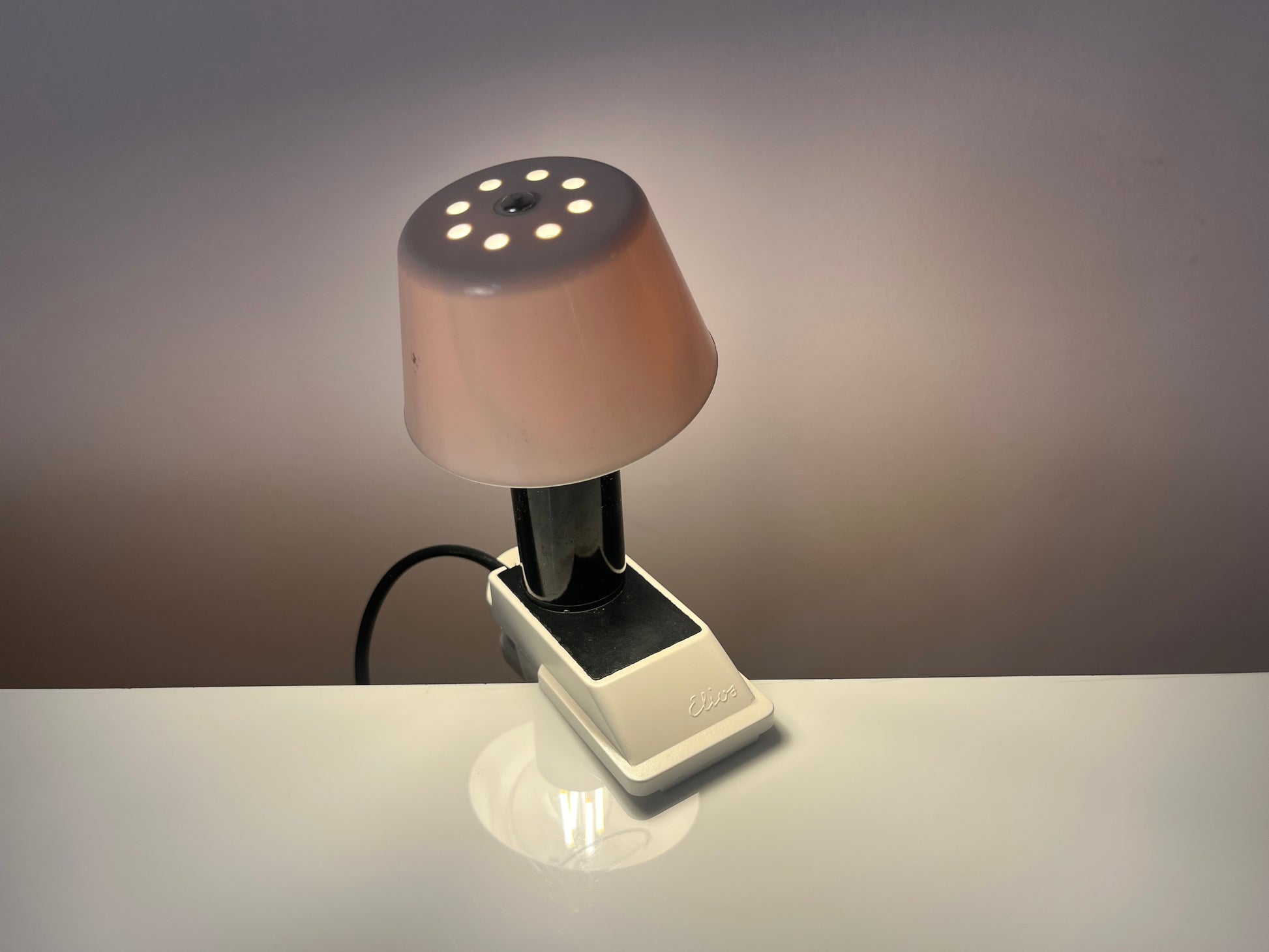 Klemmlampe weiß mit Metallschirm von Elios