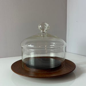 Käseglocke und Teakbrett aus Dänemark