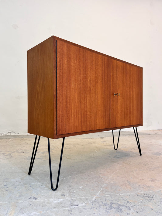 Schrank Teak auf Hairpinlegs