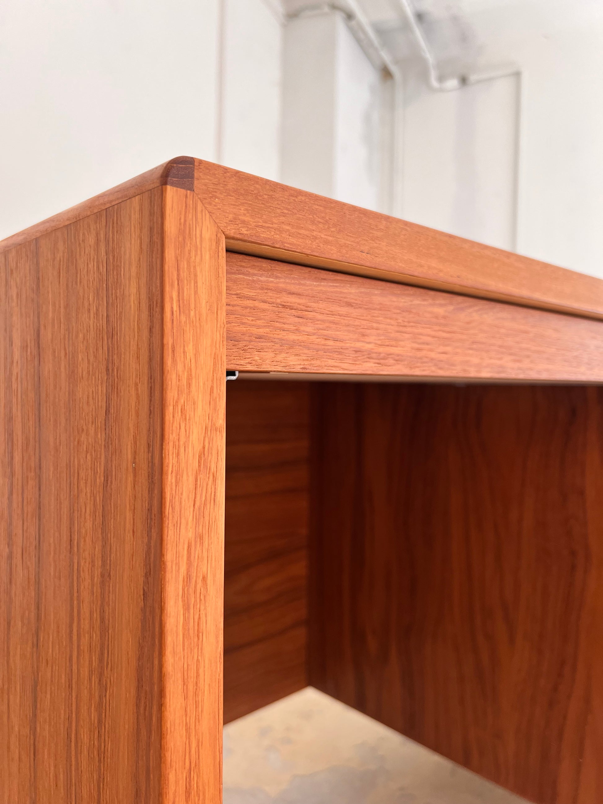 Schreibtisch Teak mit extra Laptop-Fach aus Dänemark