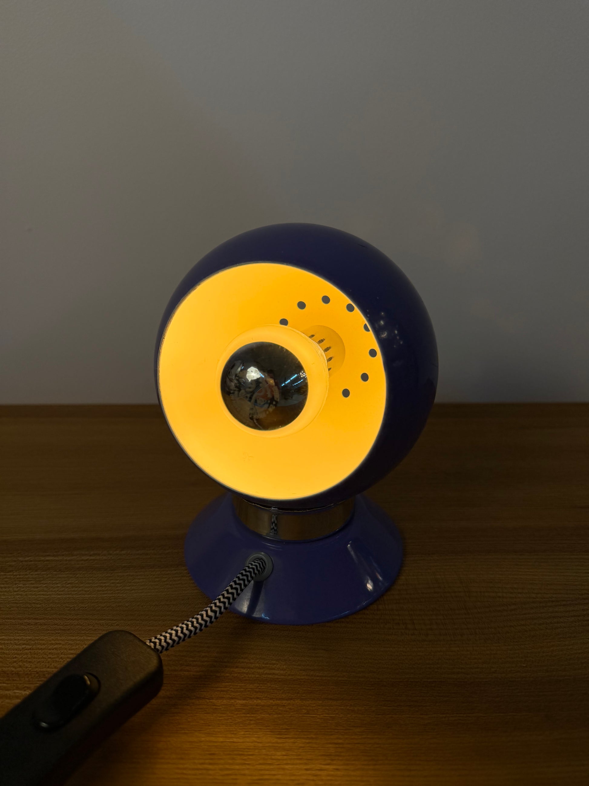 Kugellampe lila für Tisch oder Wand von Abo Randers