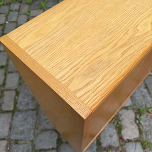 Schrank Typ 605 Esche mit neuen Chromfüßen von Hellerau