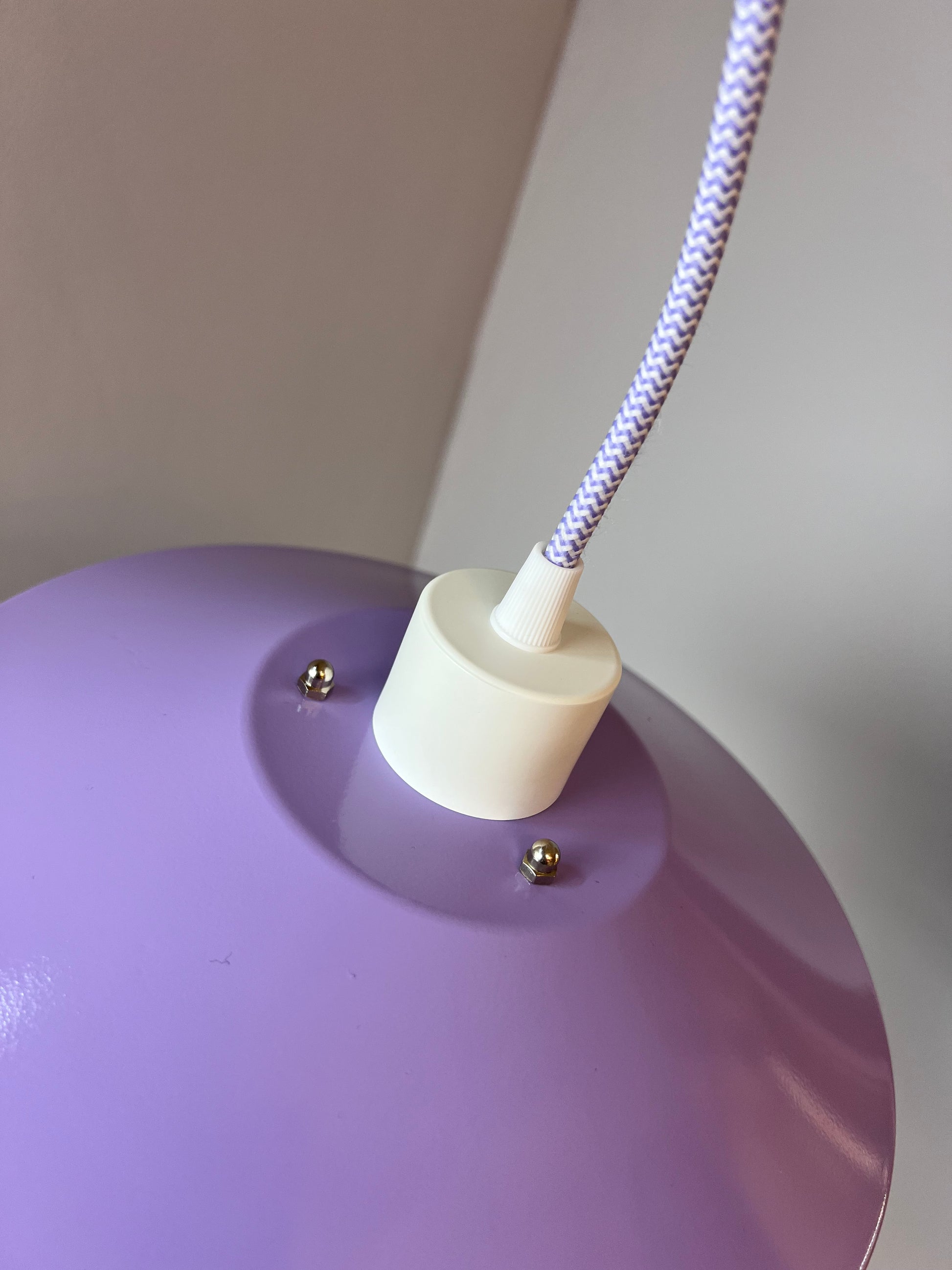 Lamellenlampe neu lackiert weiß lila