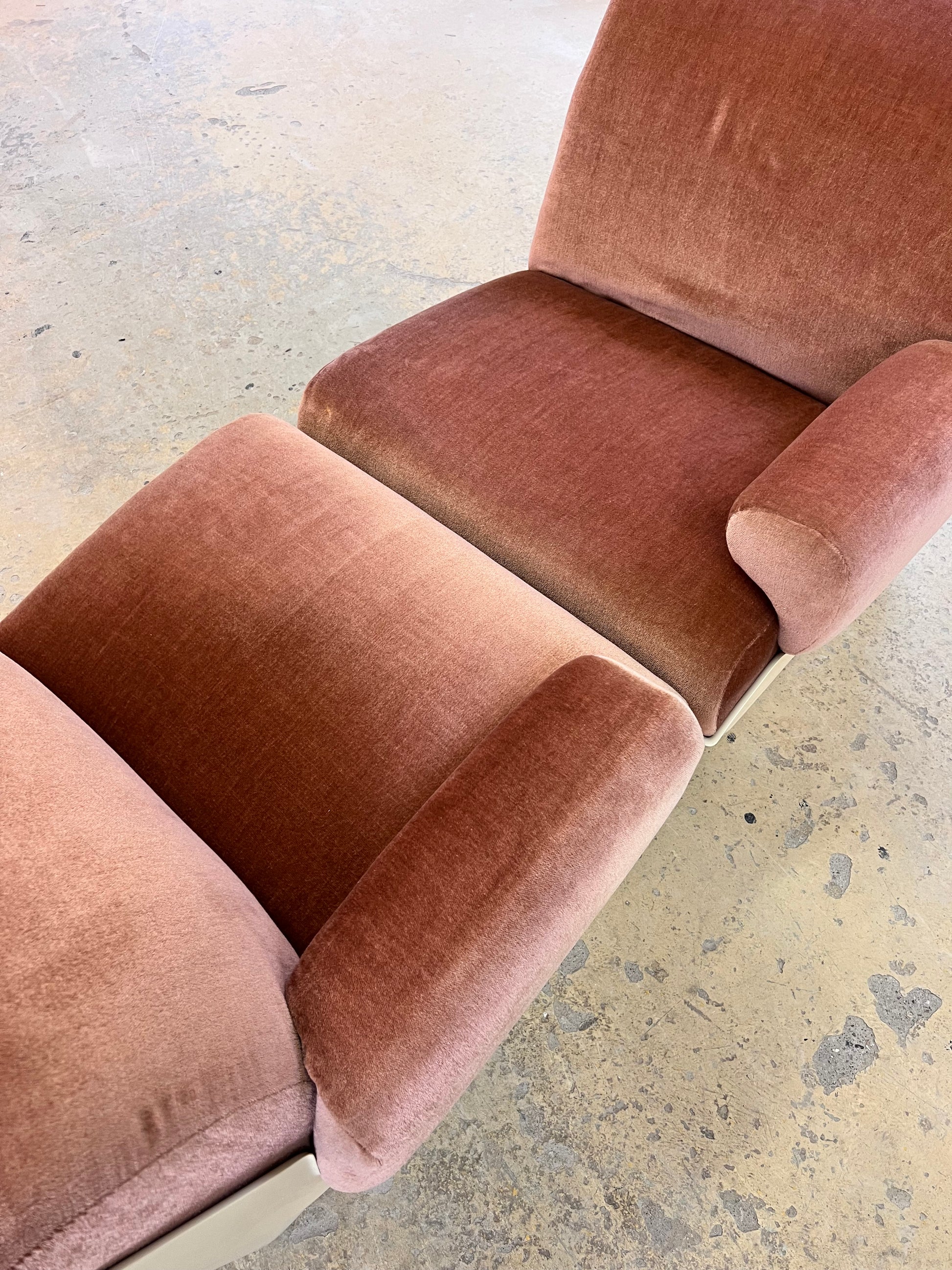 Modularer Schalensessel rosa Samt & Kunststoff