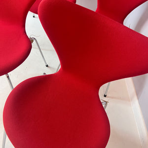 Stuhl Serie 7 rot in Vollpolsterung von Arne Jacobsen für Fritz Hansen