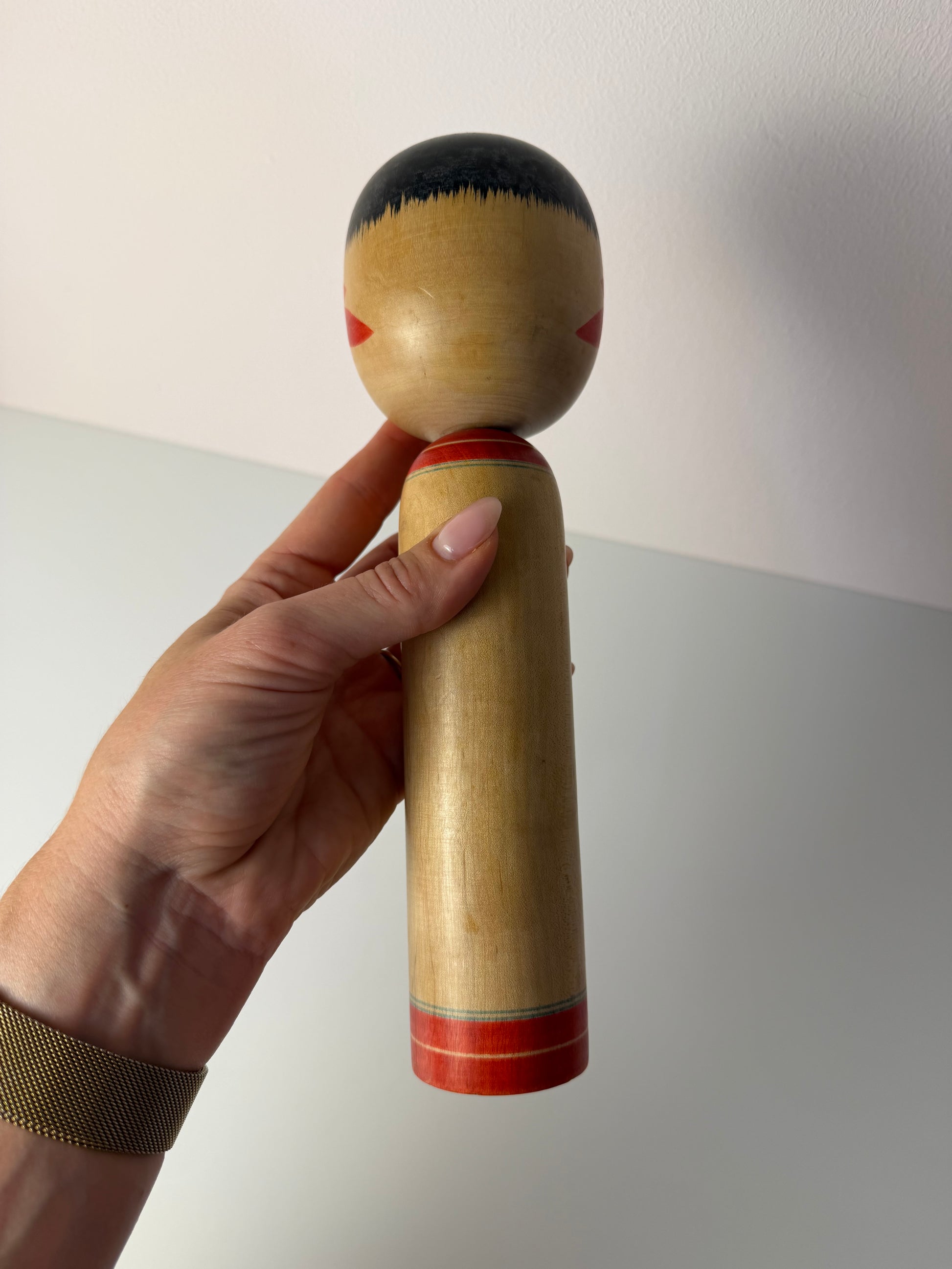 Japanische Kokeshi Holzfigur handbemalt