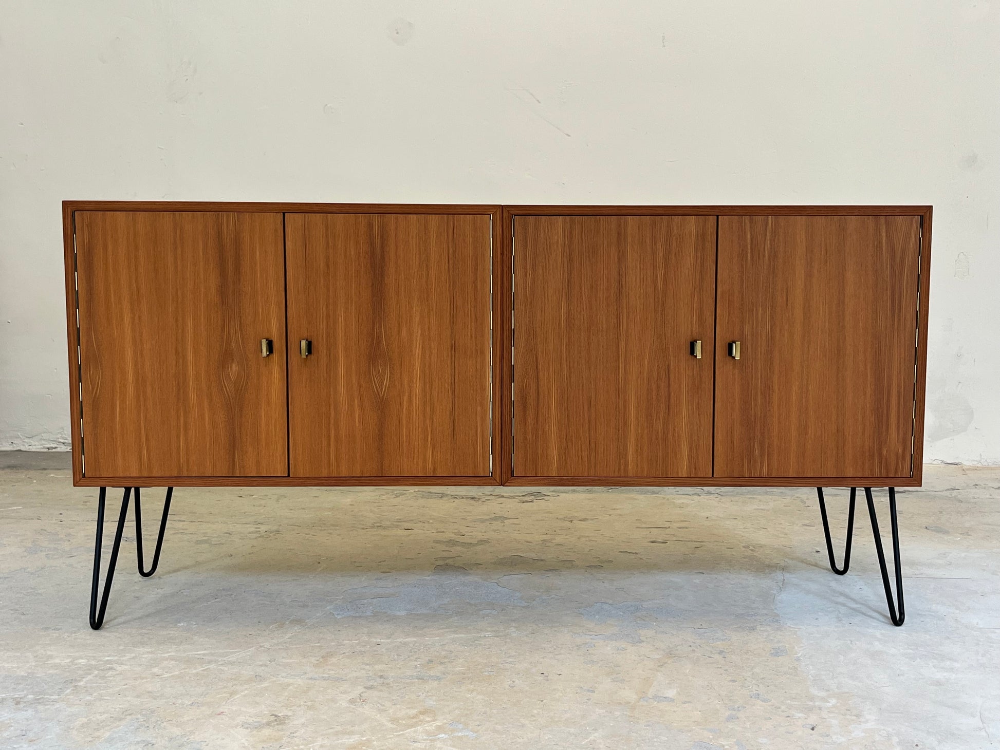 Sideboard Teak mit Flügeltüren & Messinggriffen