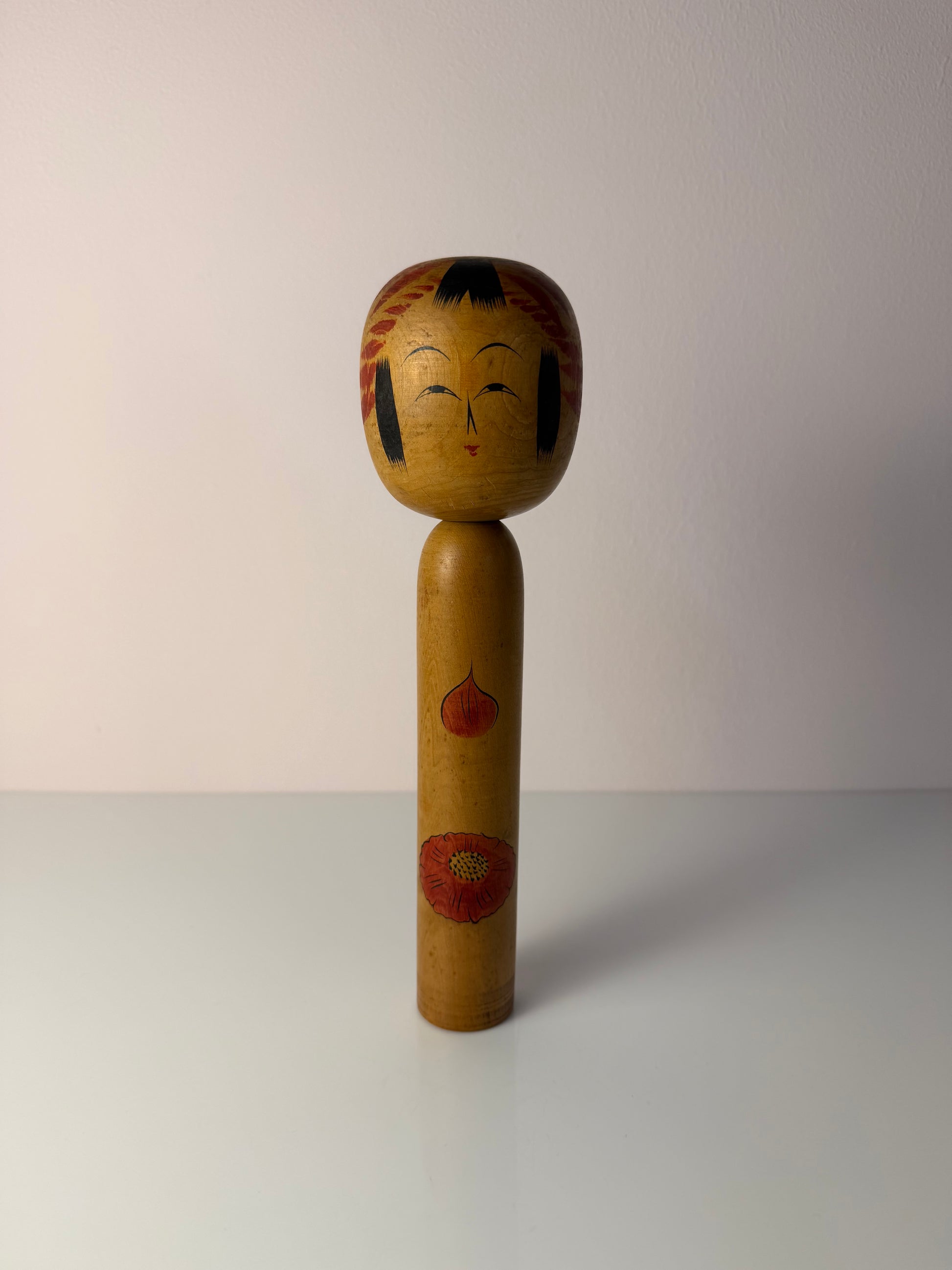 Japanische Kokeshi Holzfigur handbemalt
