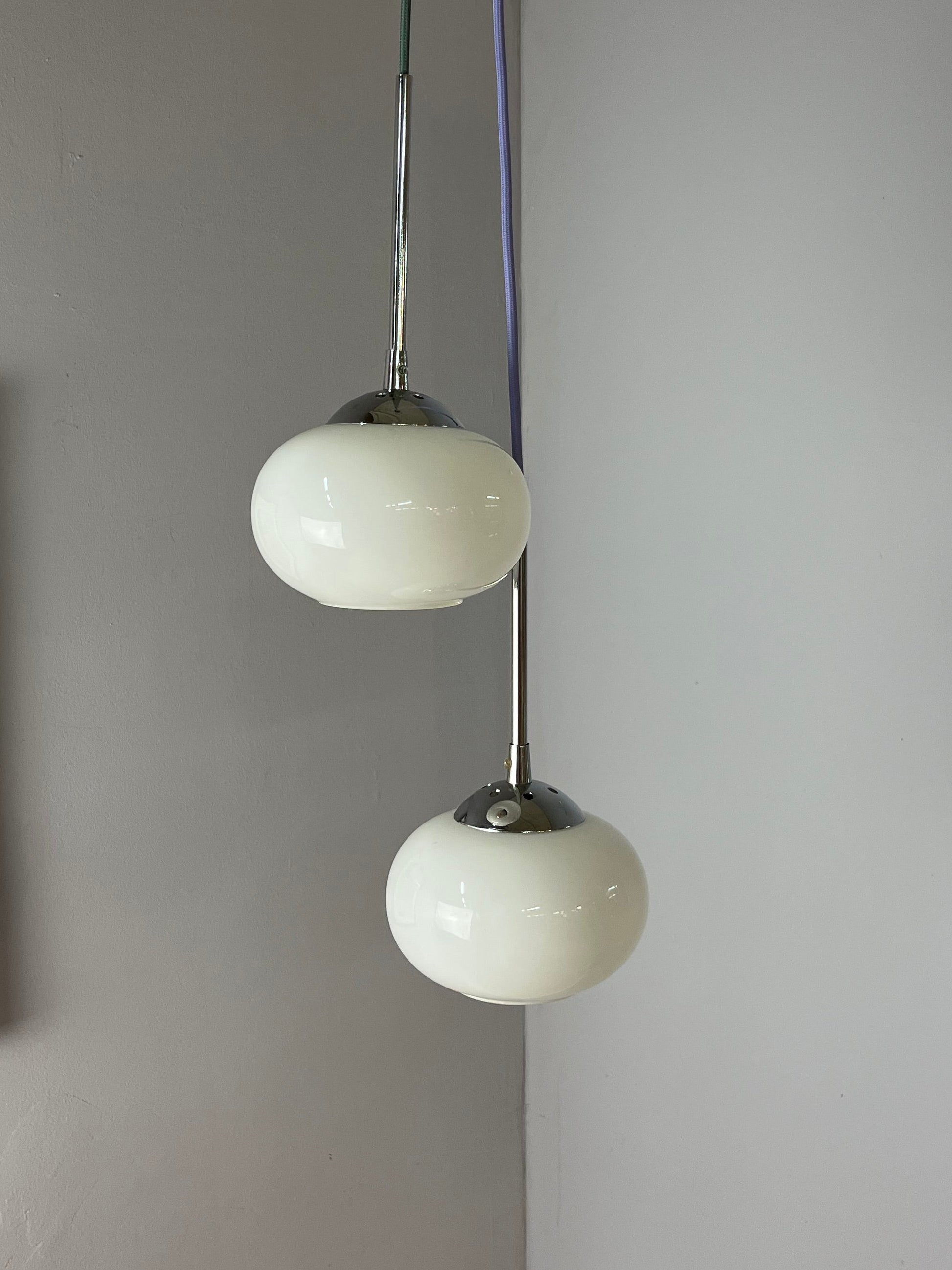 Hängelampe weiß Glas Chrom mit Stab