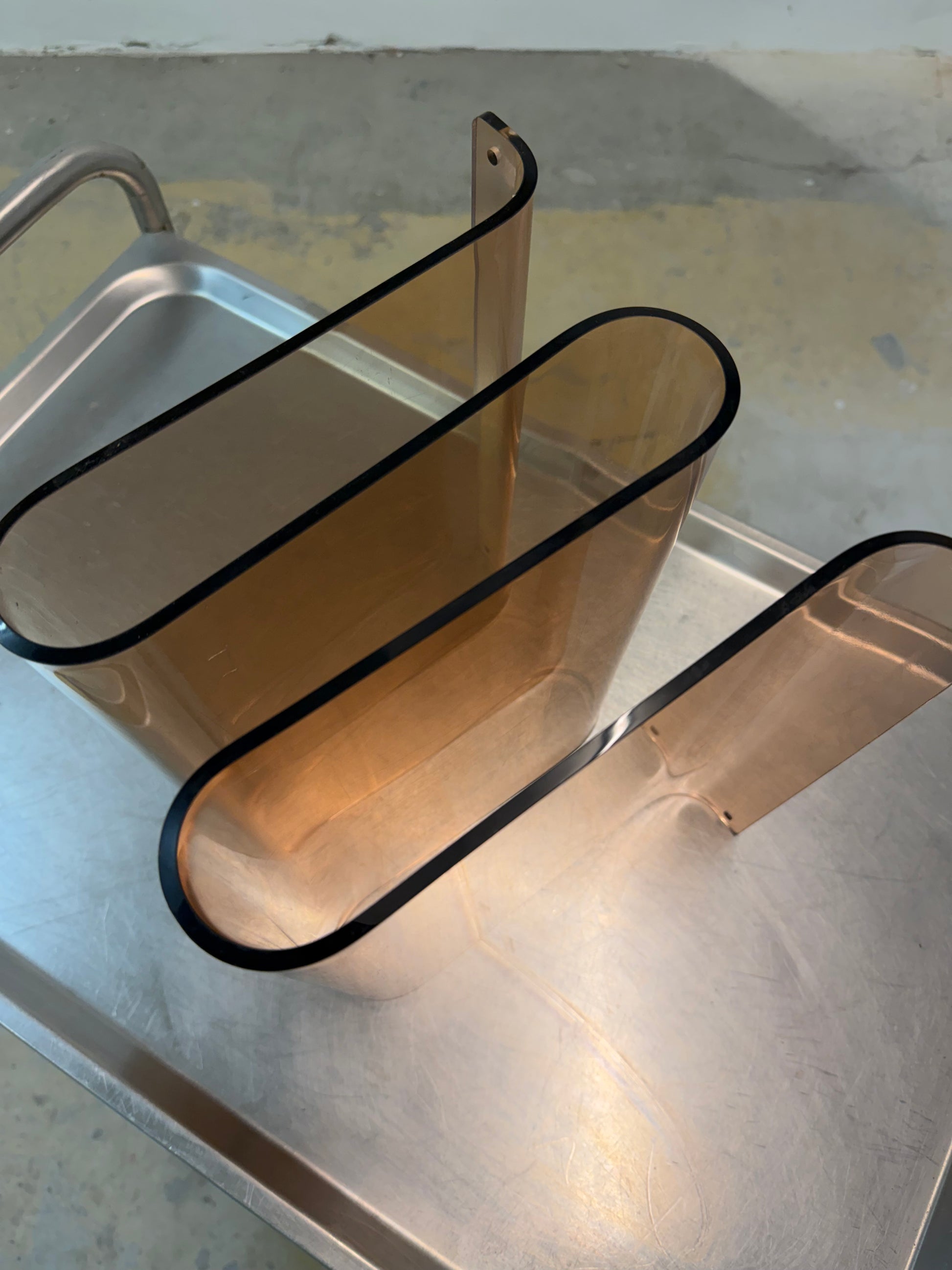Zeitschriftenständer hellbraun Plexiglas