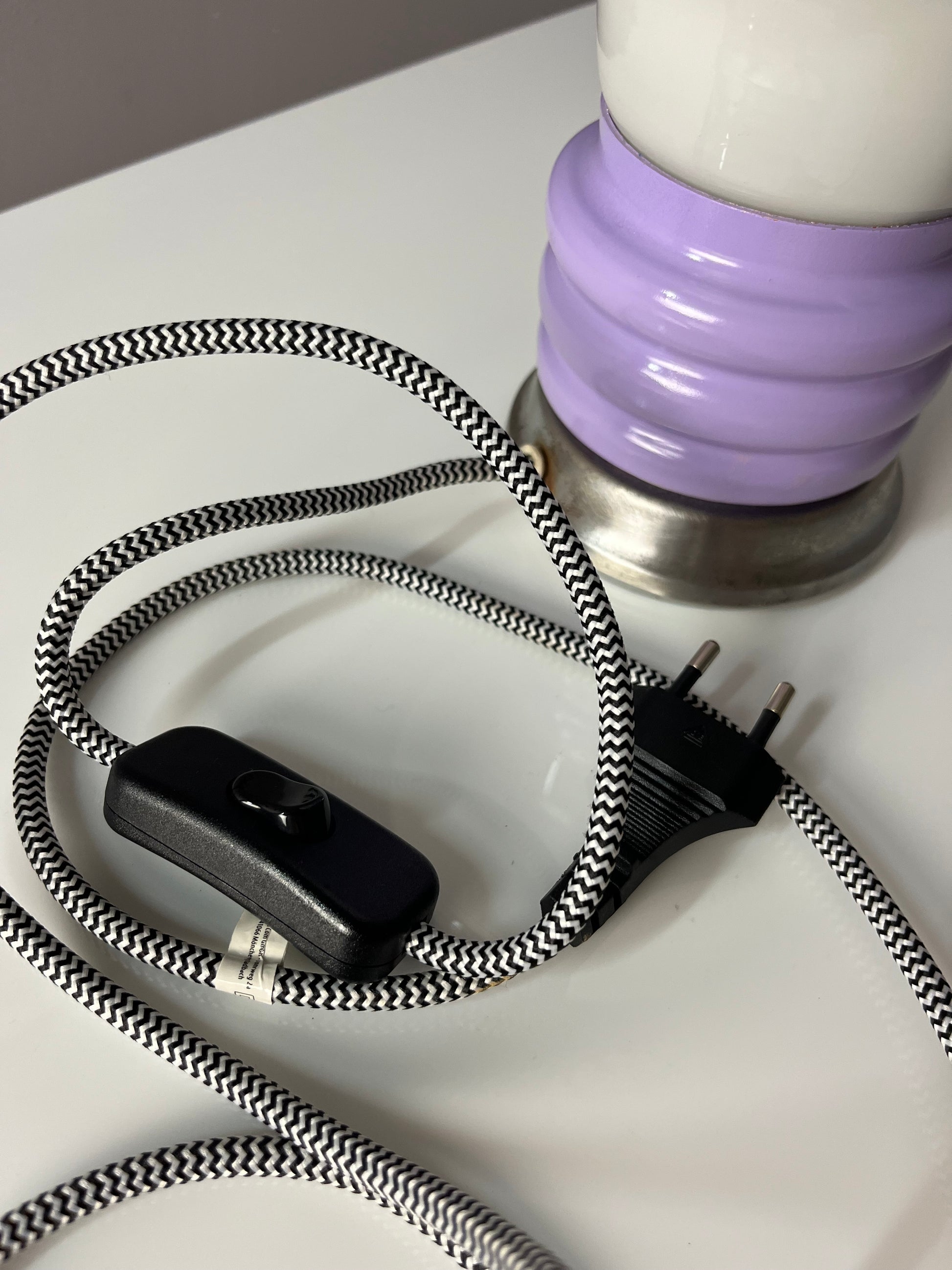 Mushroom Tischlampe flieder weiß Glas