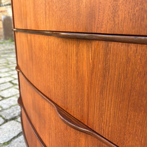 Geschwungene Kommode Teak aus Dänemark