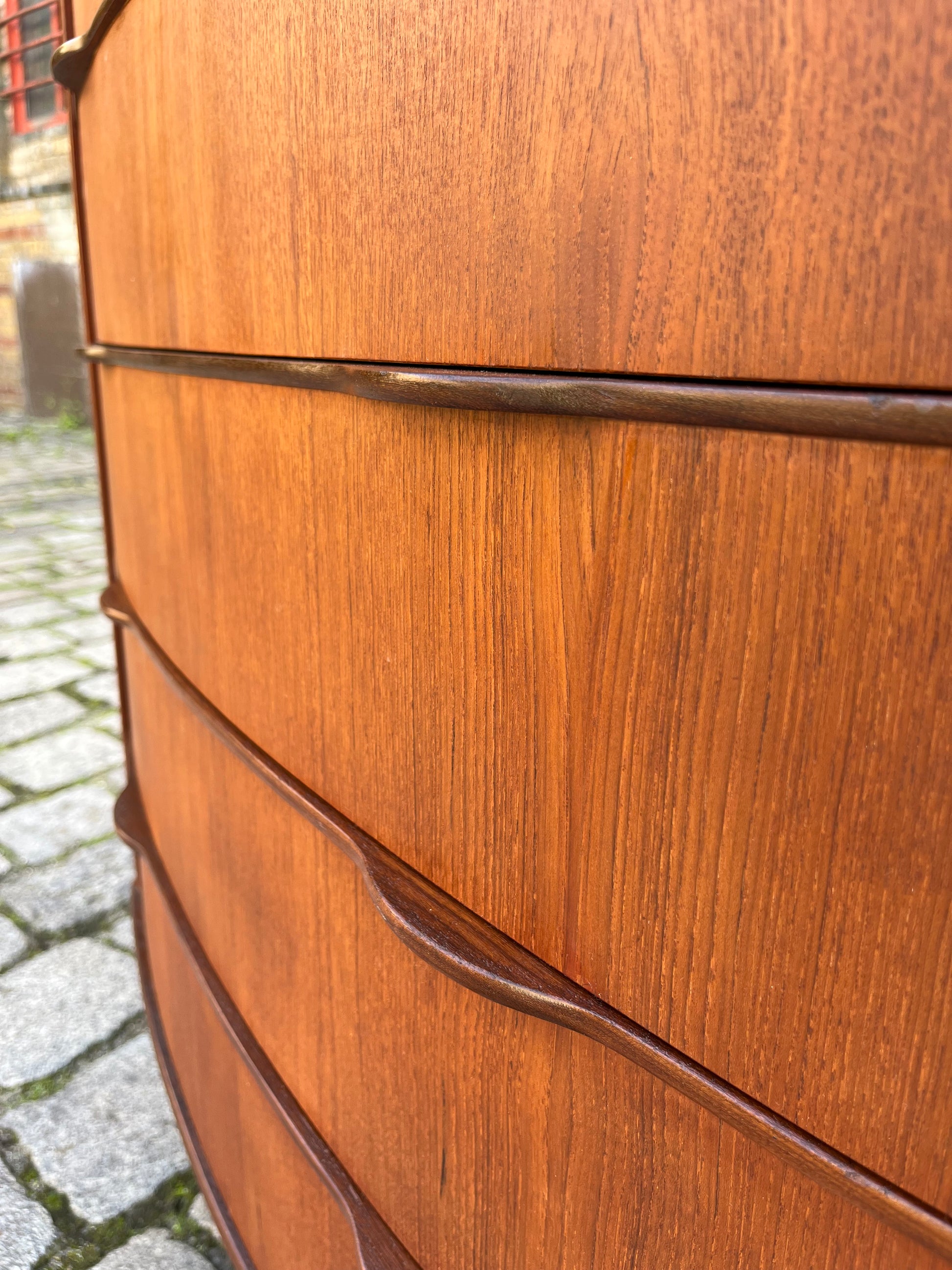 Geschwungene Kommode Teak aus Dänemark