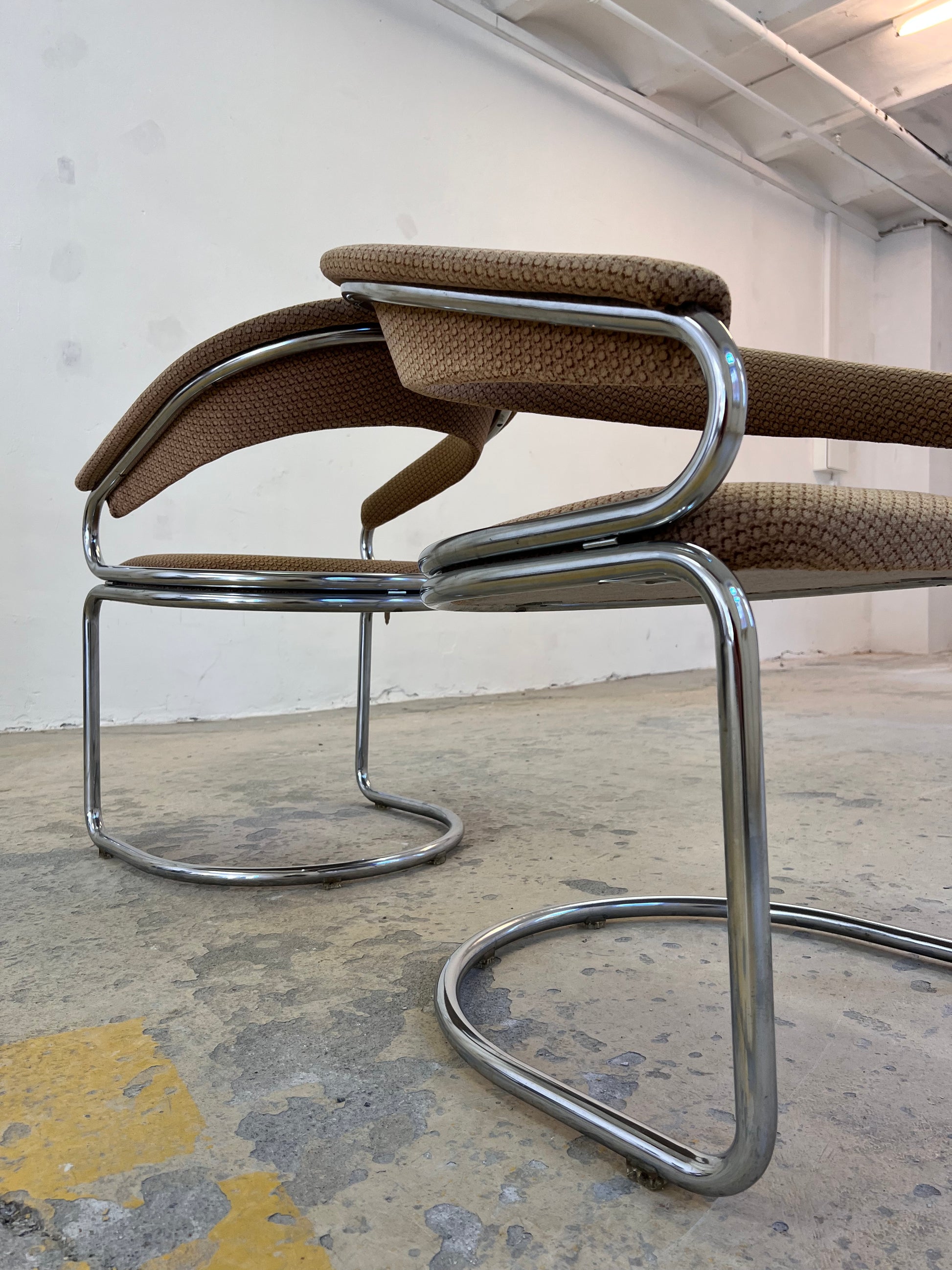 Freischwinger beige Chrom von Giotto Stoppino - mit kleinen Gebrauchsspuren