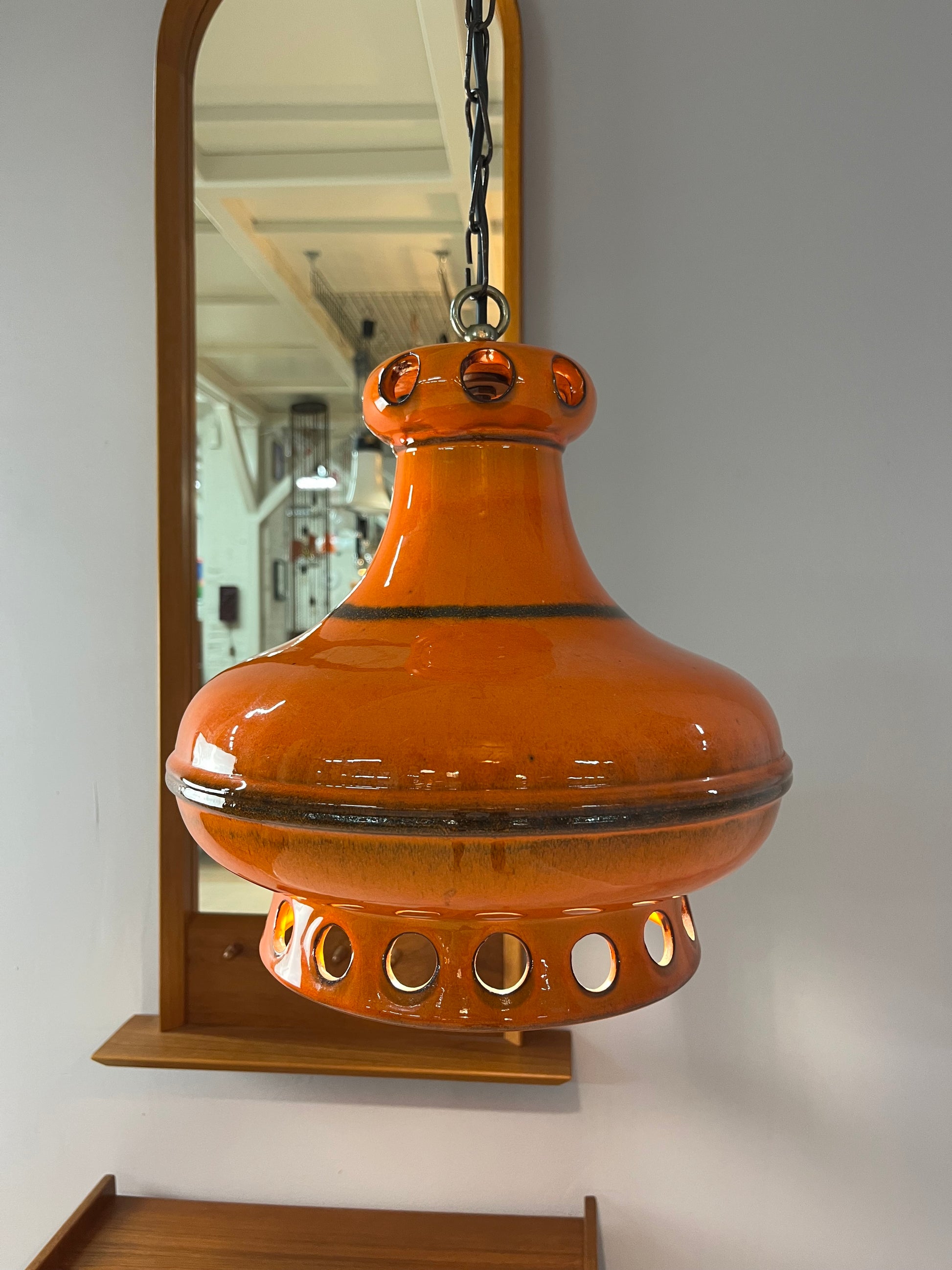 Keramiklampe orange mit Kette aus Westdeutschland