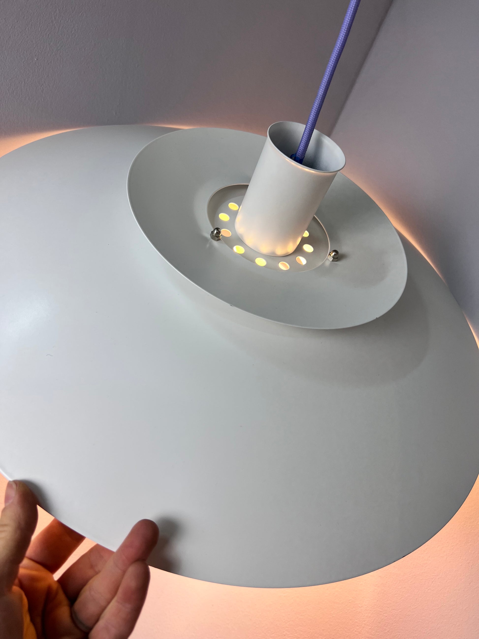 Lamellenlampe weiß lila von Formlight