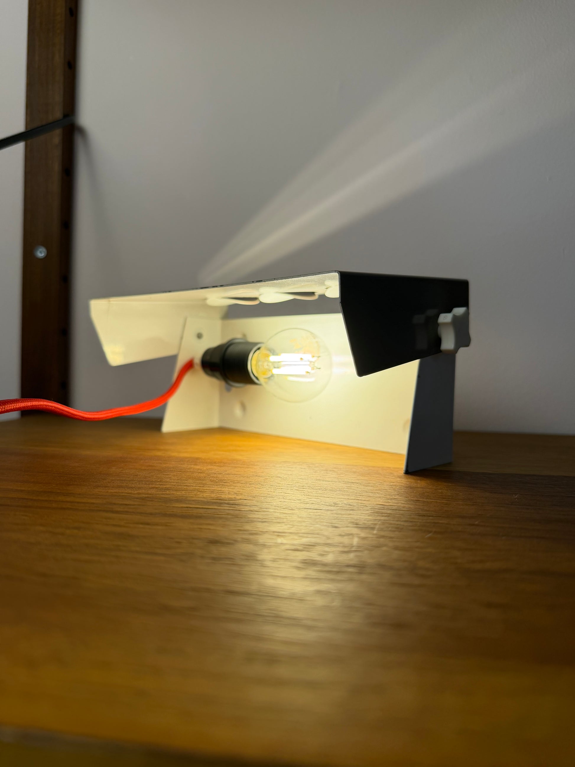 Wand- oder Tischlampe Hamalux No.208