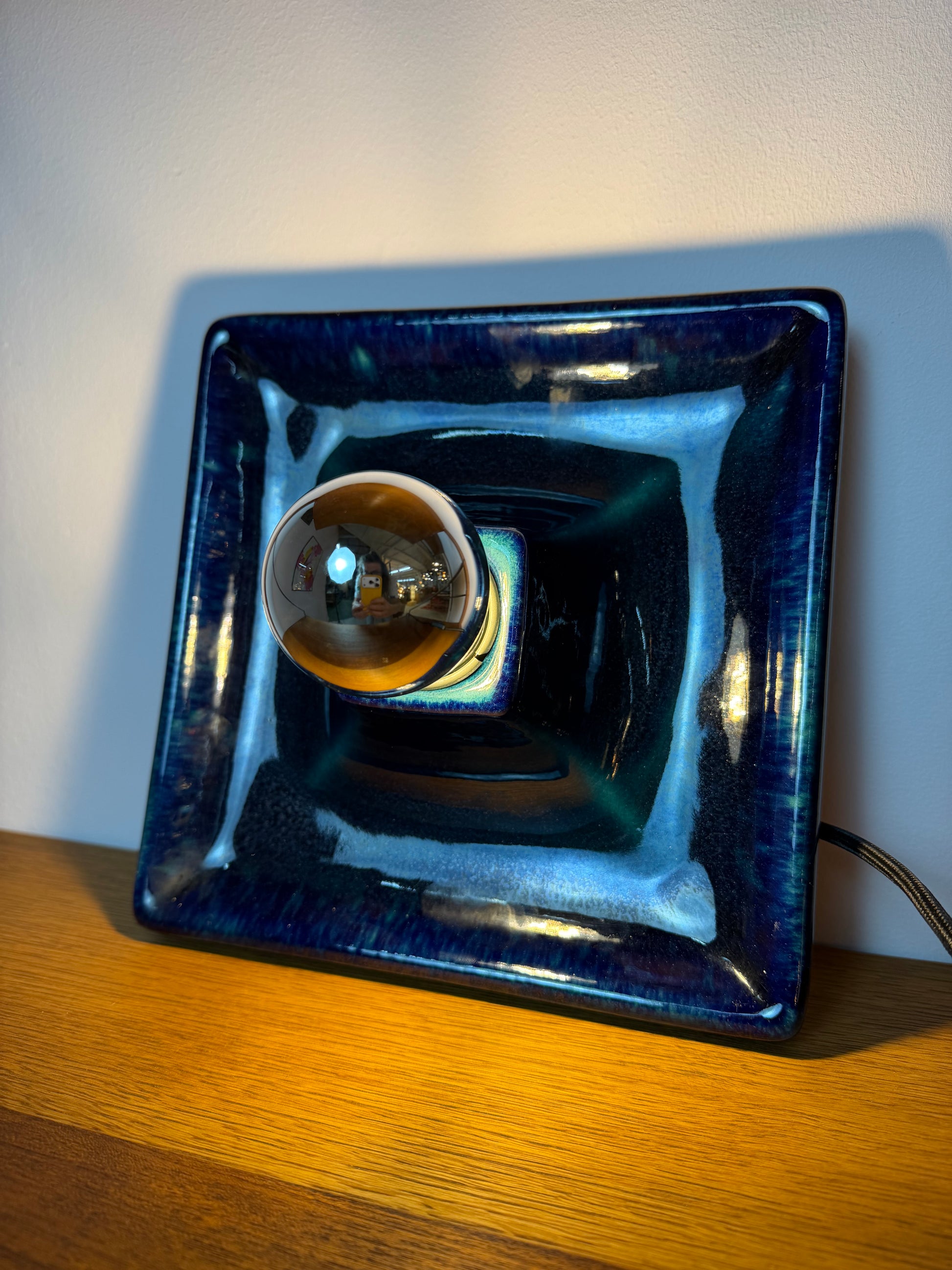 Quadratische Wandlampe blau Keramik von Hustadt Leuchten