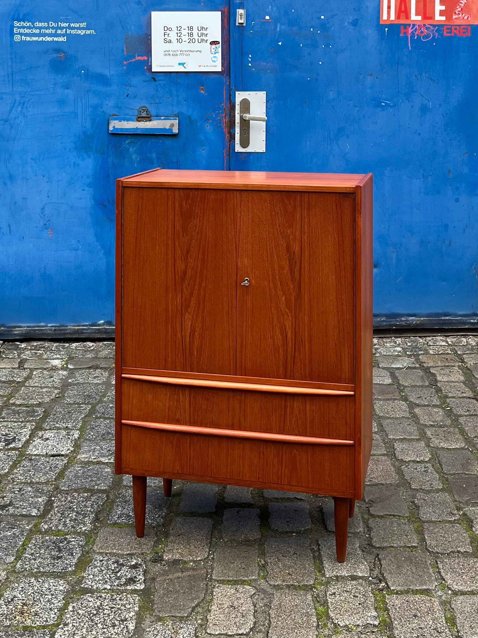 Kommodenschrank Teak mit Schloss aus Dänemark