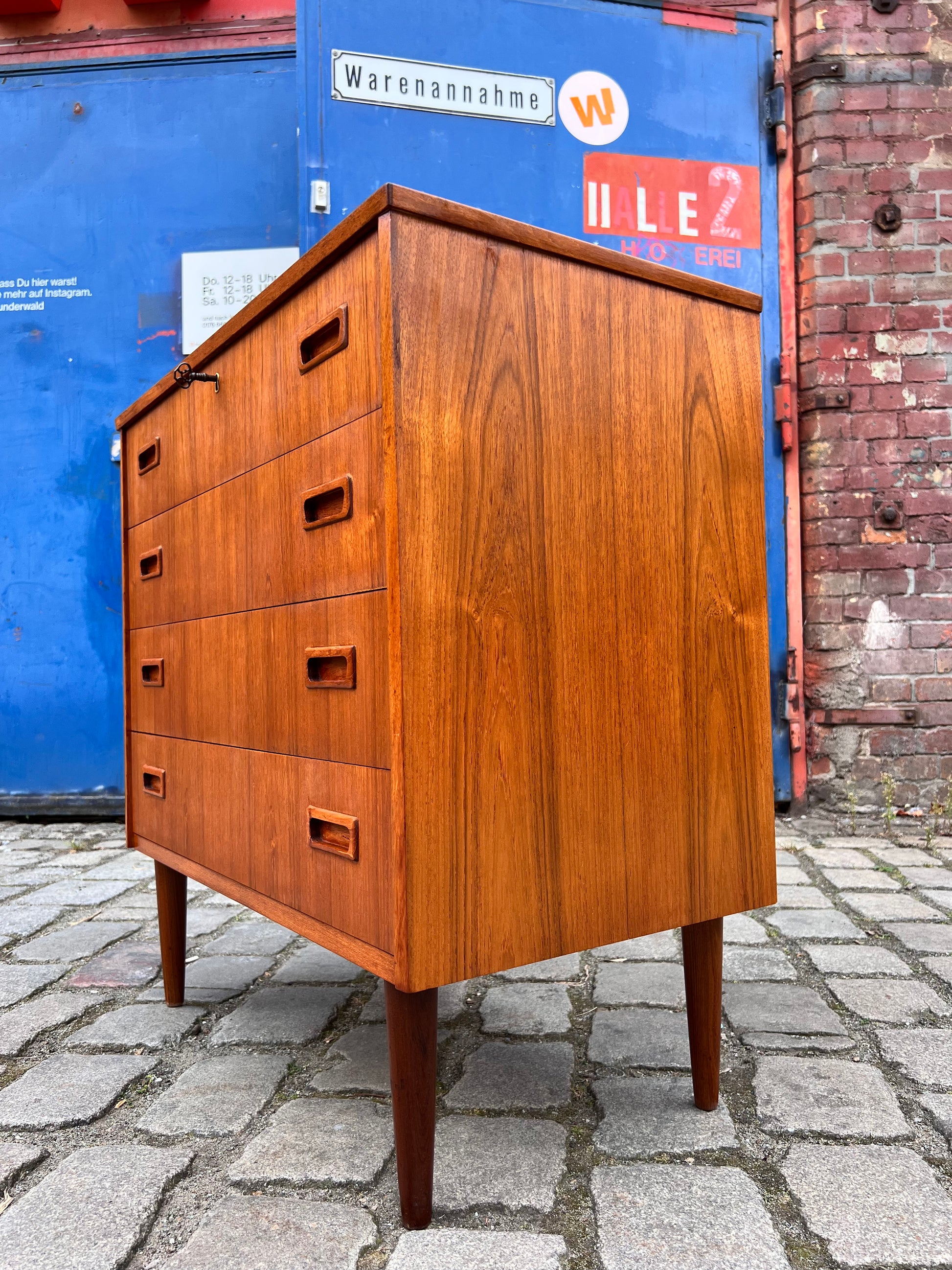 Kommode Teak mit Schloss aus Dänemark