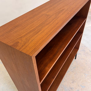 Regal Teak mit neuen Metallfüßen von IDEE Möbel