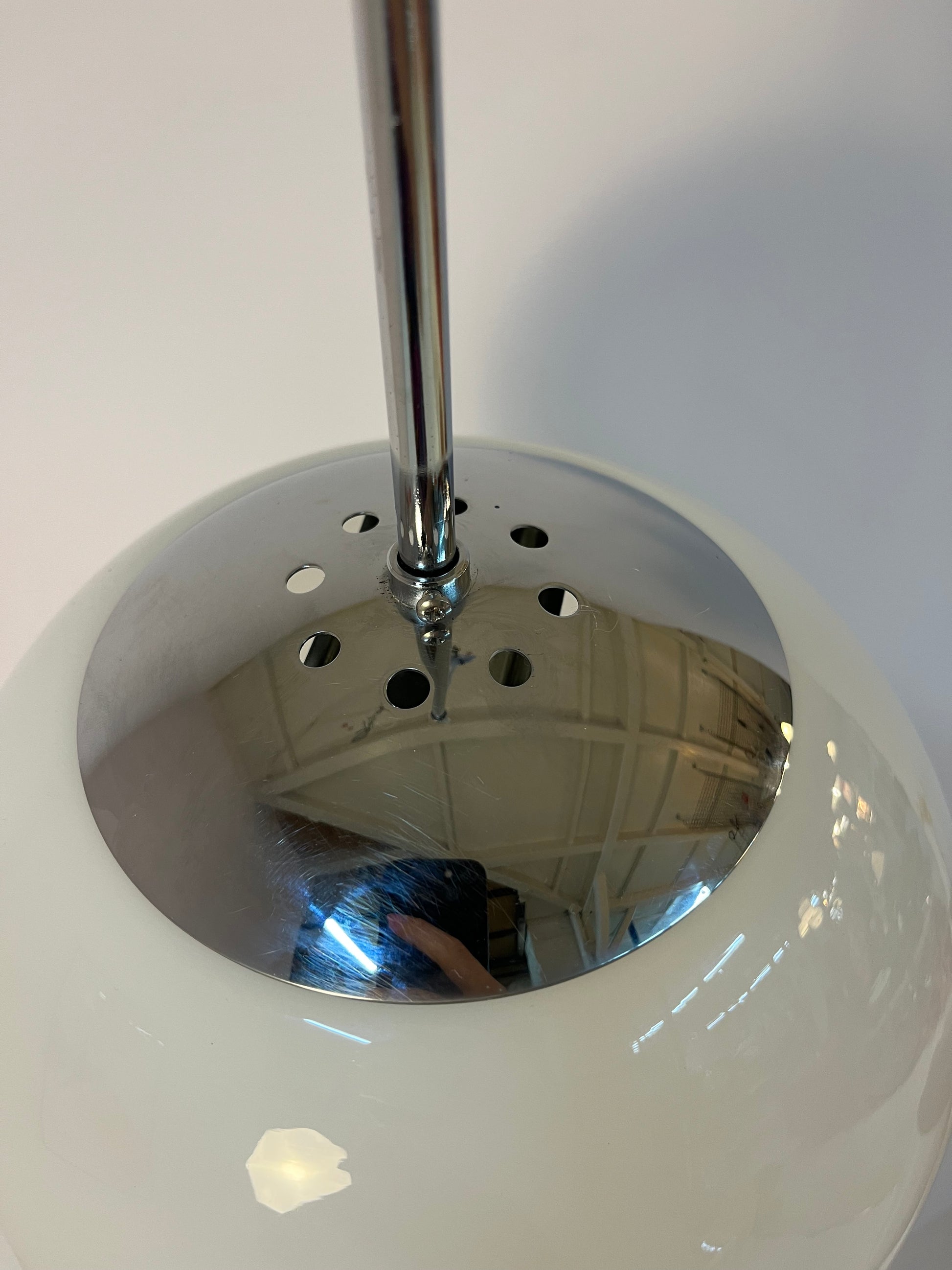 Kugellampe weiß Chrom Glas mit Stab