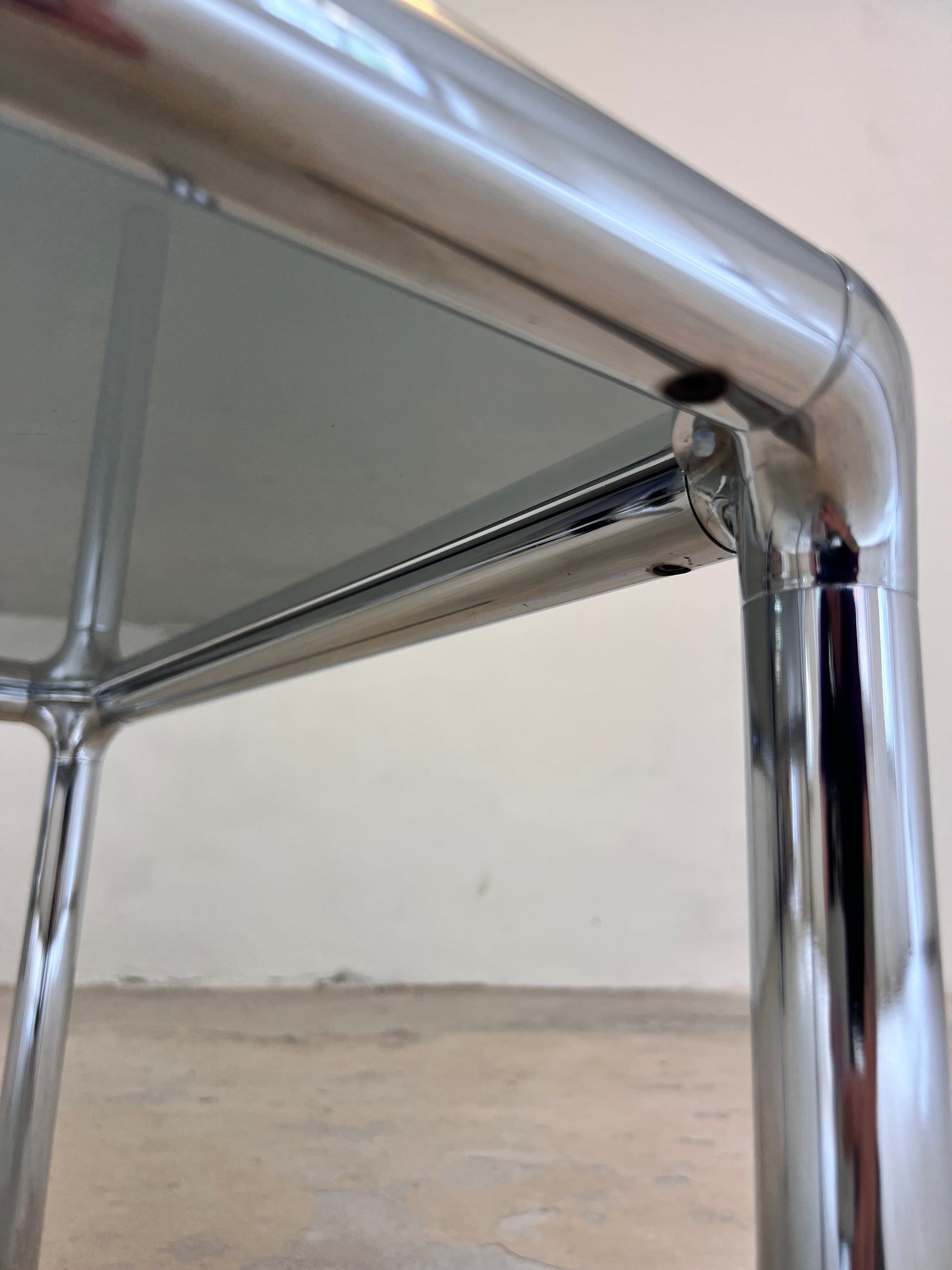 Couchtisch Chrom Rauchglas ETIENNE FERMIGIER