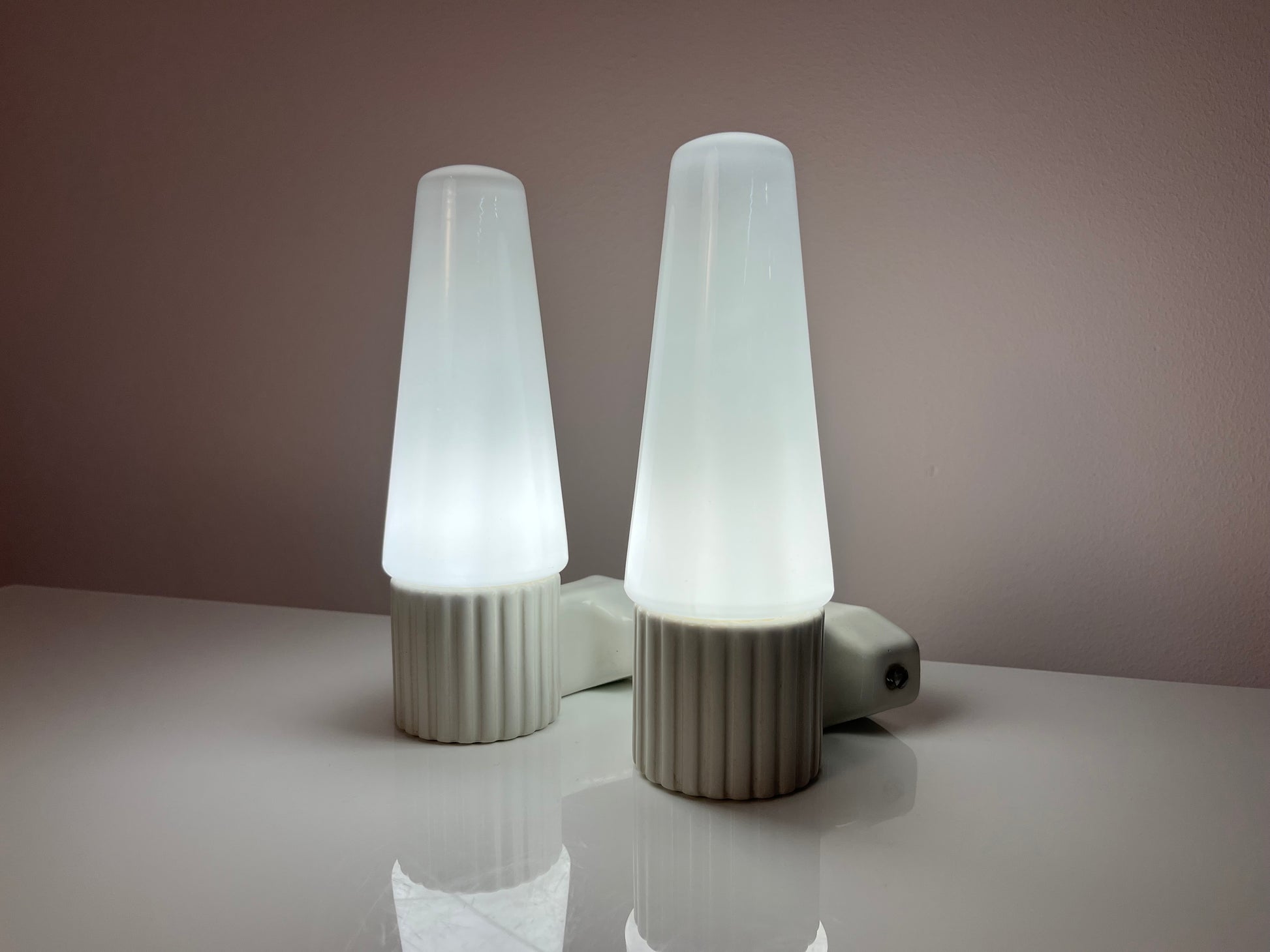 Set: 2x Wandlampe Modell 6020 weiß von Sigvard Bernadotte für Ifö