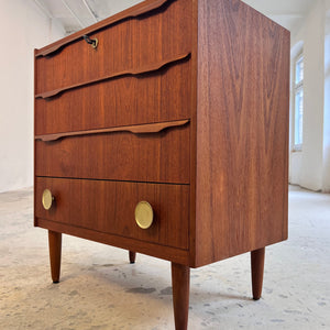 Kommode Teak mit Holz- & Messinggriffen aus Dänemark