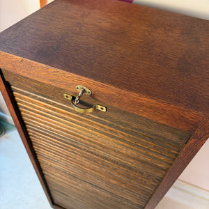 Rollladenschrank mit Messinggriff & Schloss von Soennecken