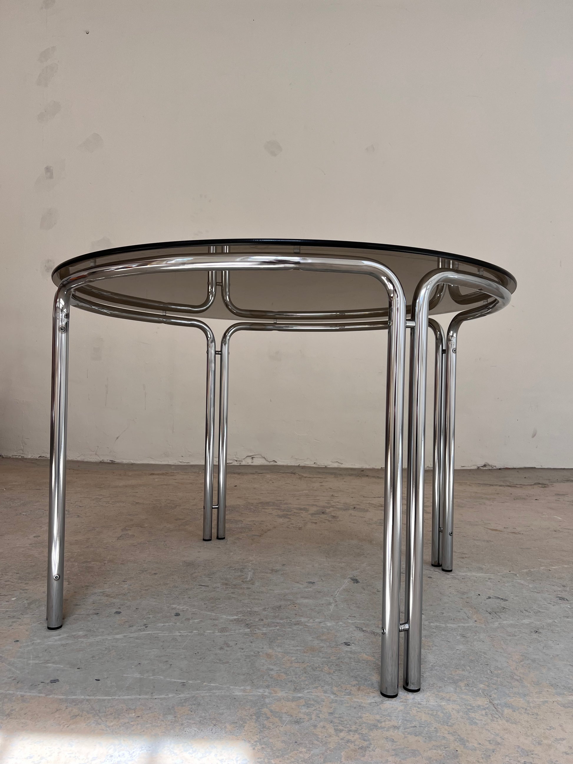 Runder Esstisch Chrom & getöntes Glas