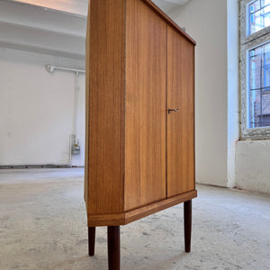 Eckschrank Teak mit Schloss aus Dänemark