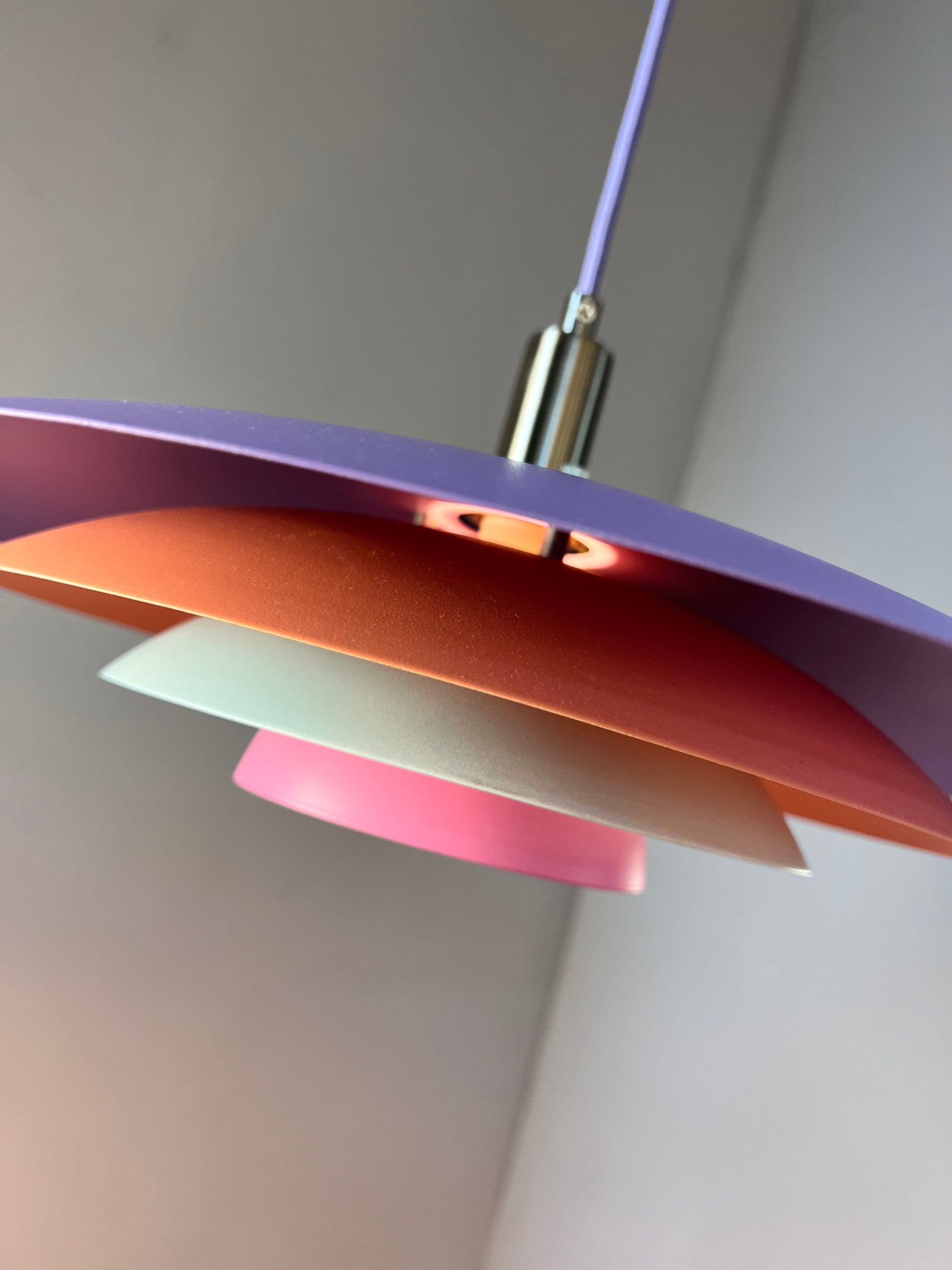 Lamellenlampe neu lackiert flieder peach pink aus Dänemark