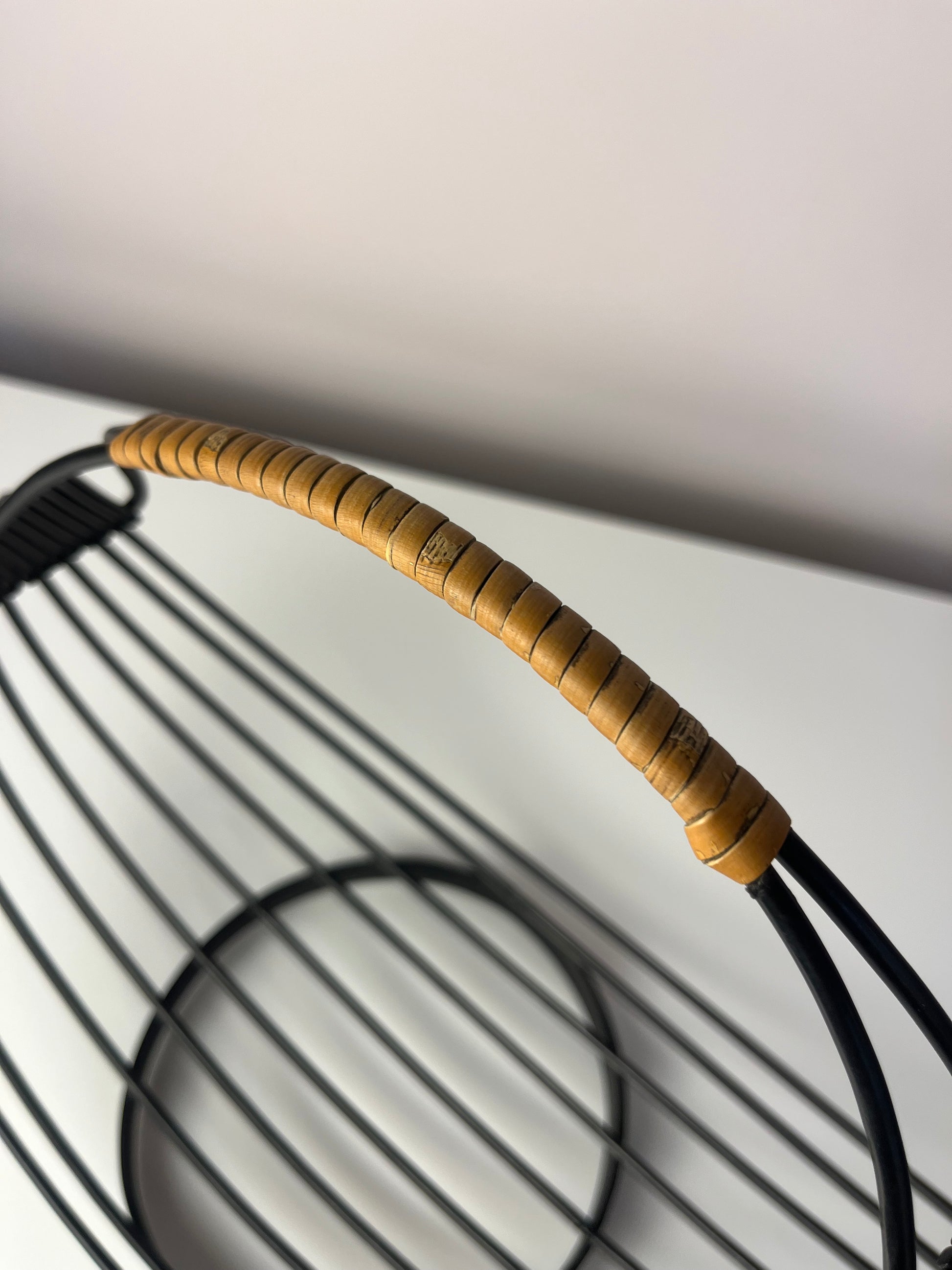 Obstkorb schwarz Metall mit Bastgriff