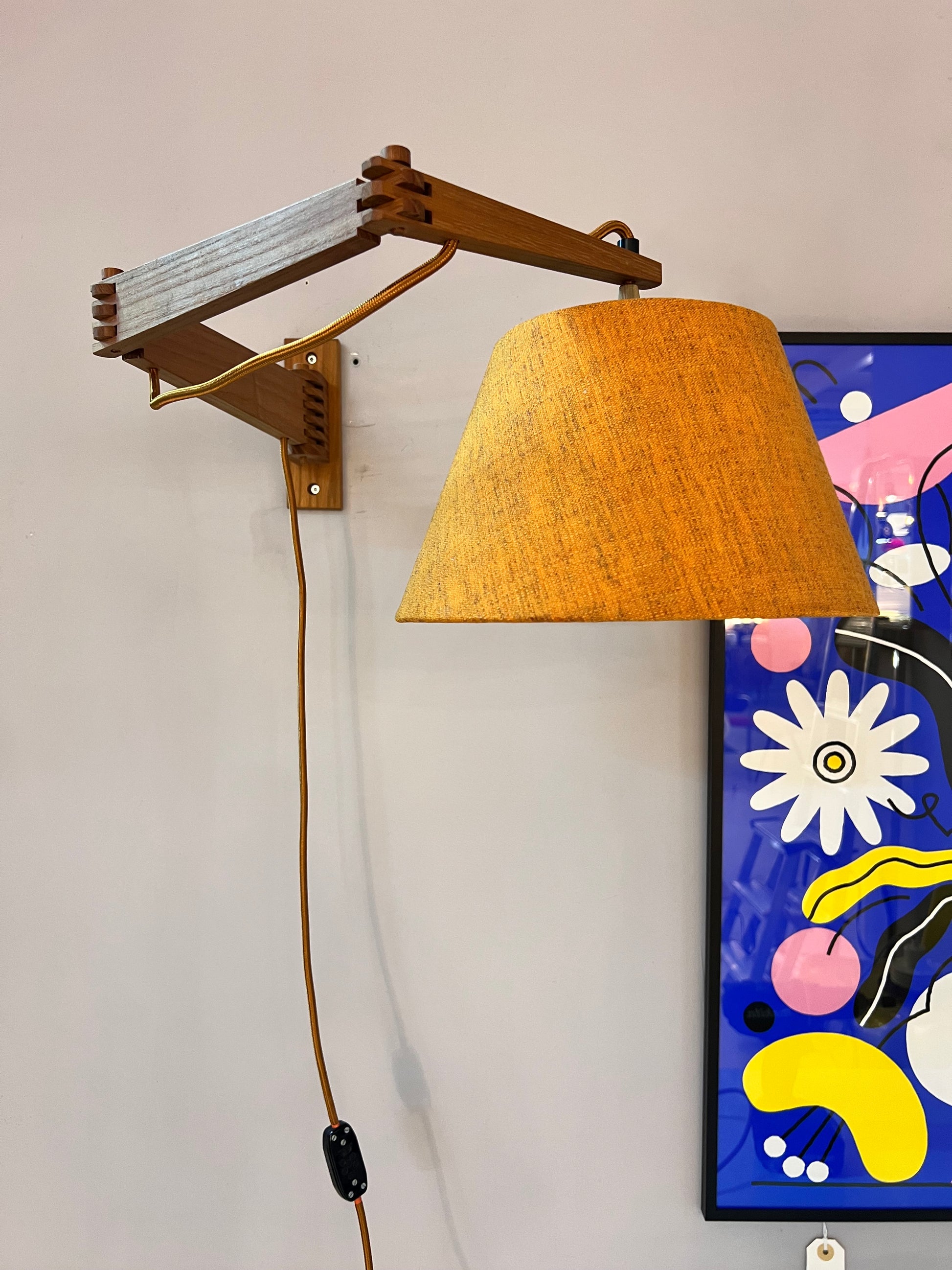 Wandlampe mit Gelenkarm Teak und braun orangenem Schirm
