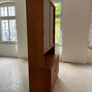 Vitrine Teak mit Schiebetüren von Hundevad
