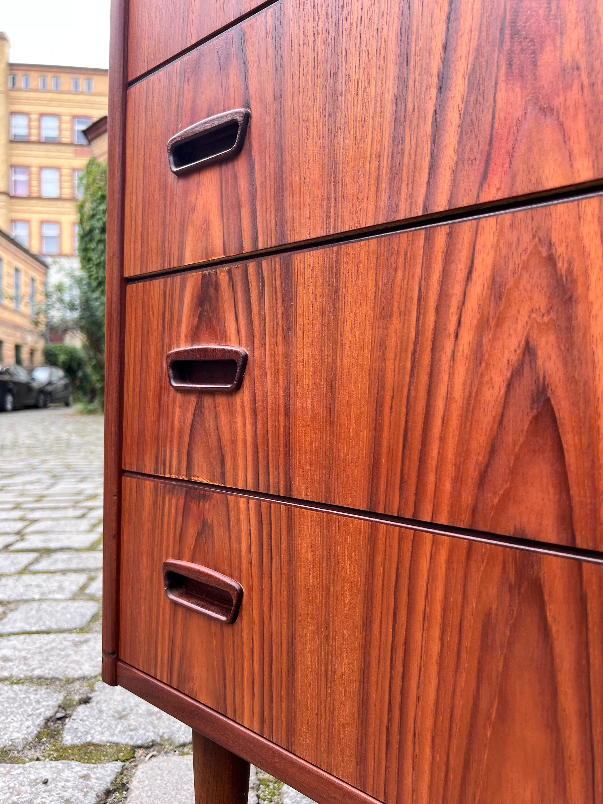 Flache Kommode Teak aus Dänemark