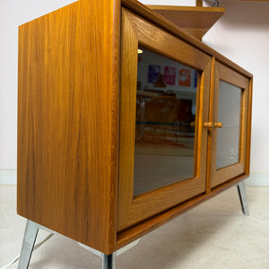 Kleine Vitrine mit Beleuchtung & neuen Chromfüßen von Dyrlund