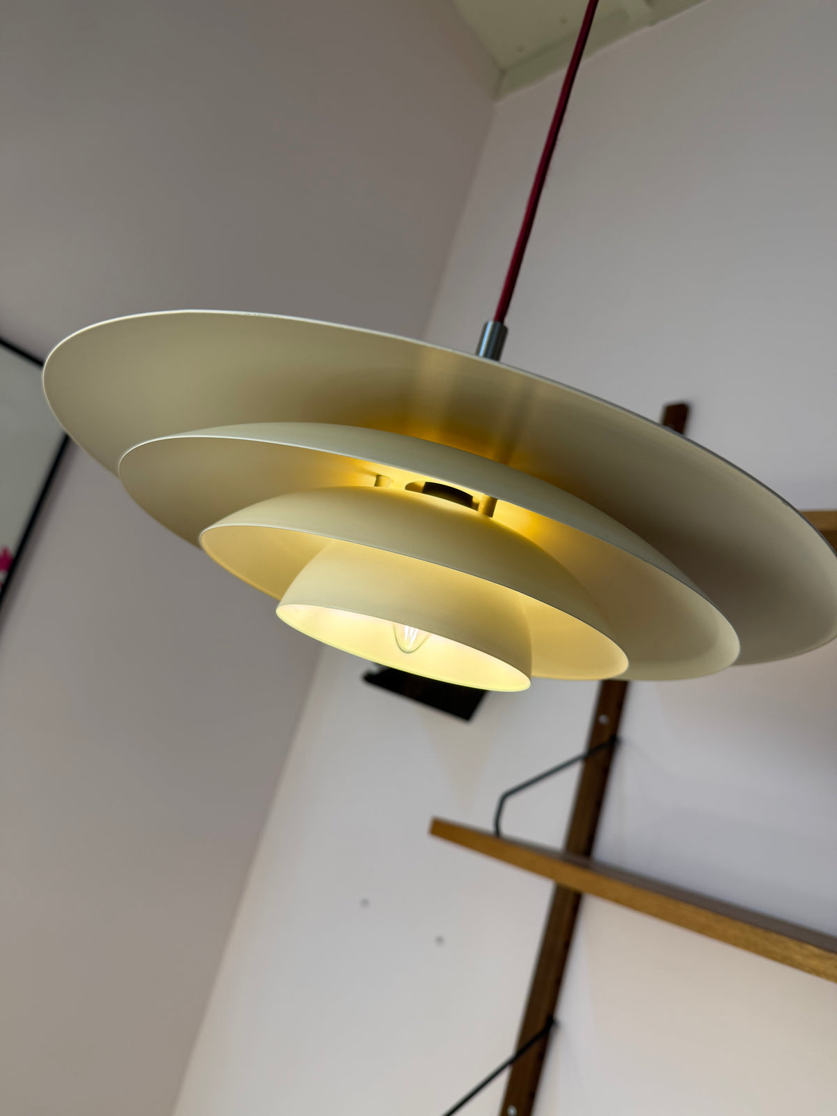 Lamellenlampe cremeweiß aus Dänemark