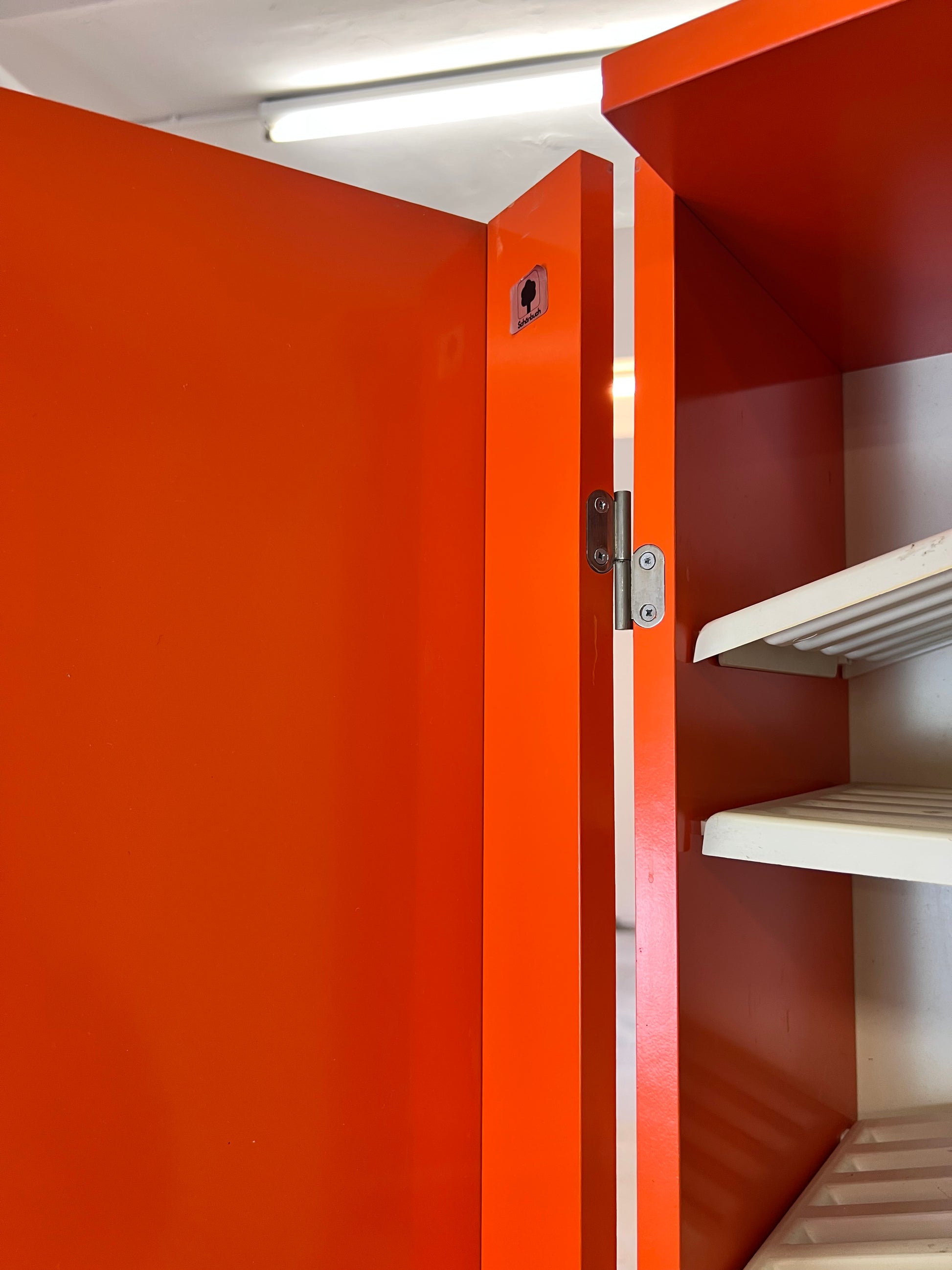 Schuhschrank orange von Schönbuch